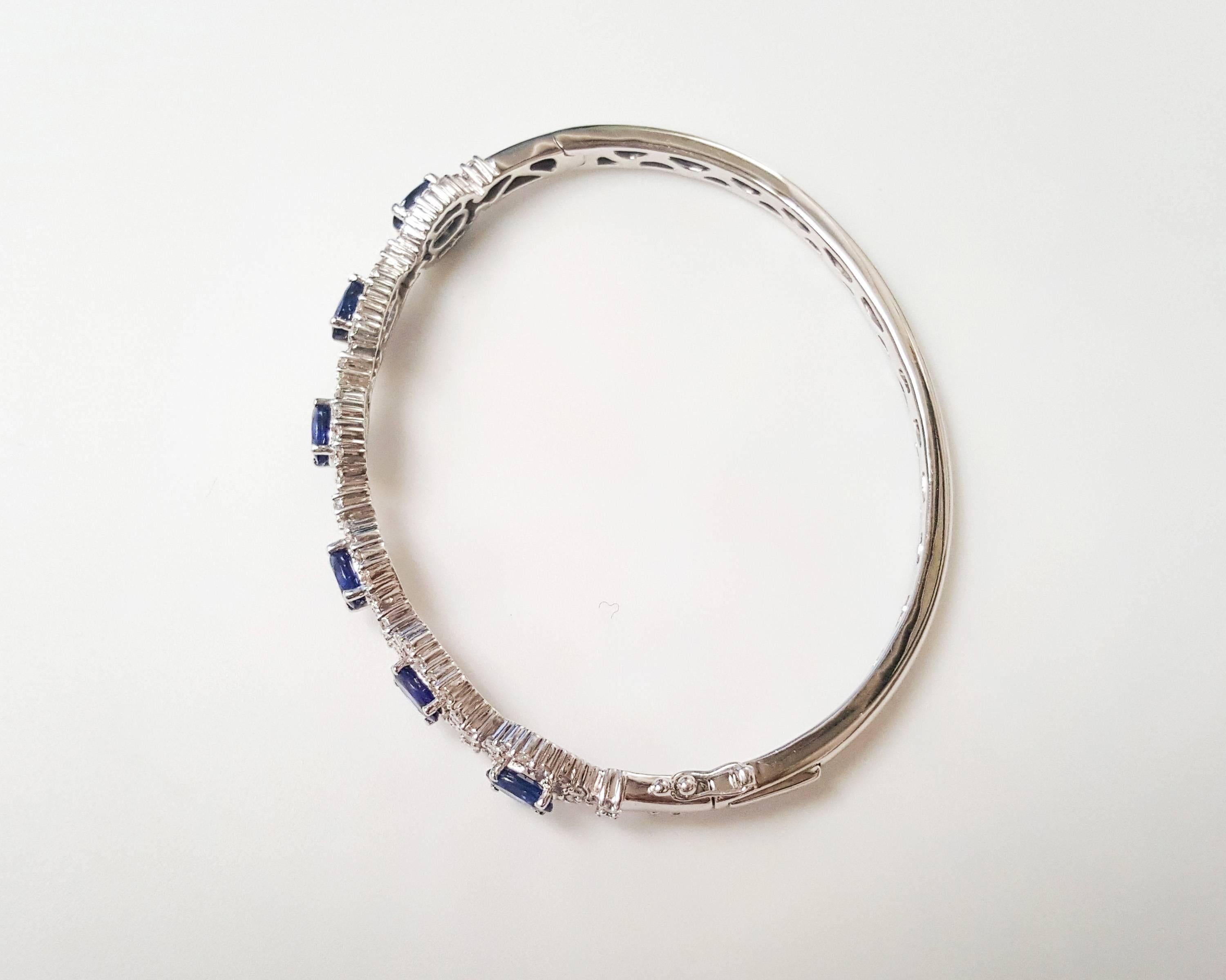 Contemporary Ladies 14 Karat White Gold Oval Sapphire and Diamonds Bangle For Sale