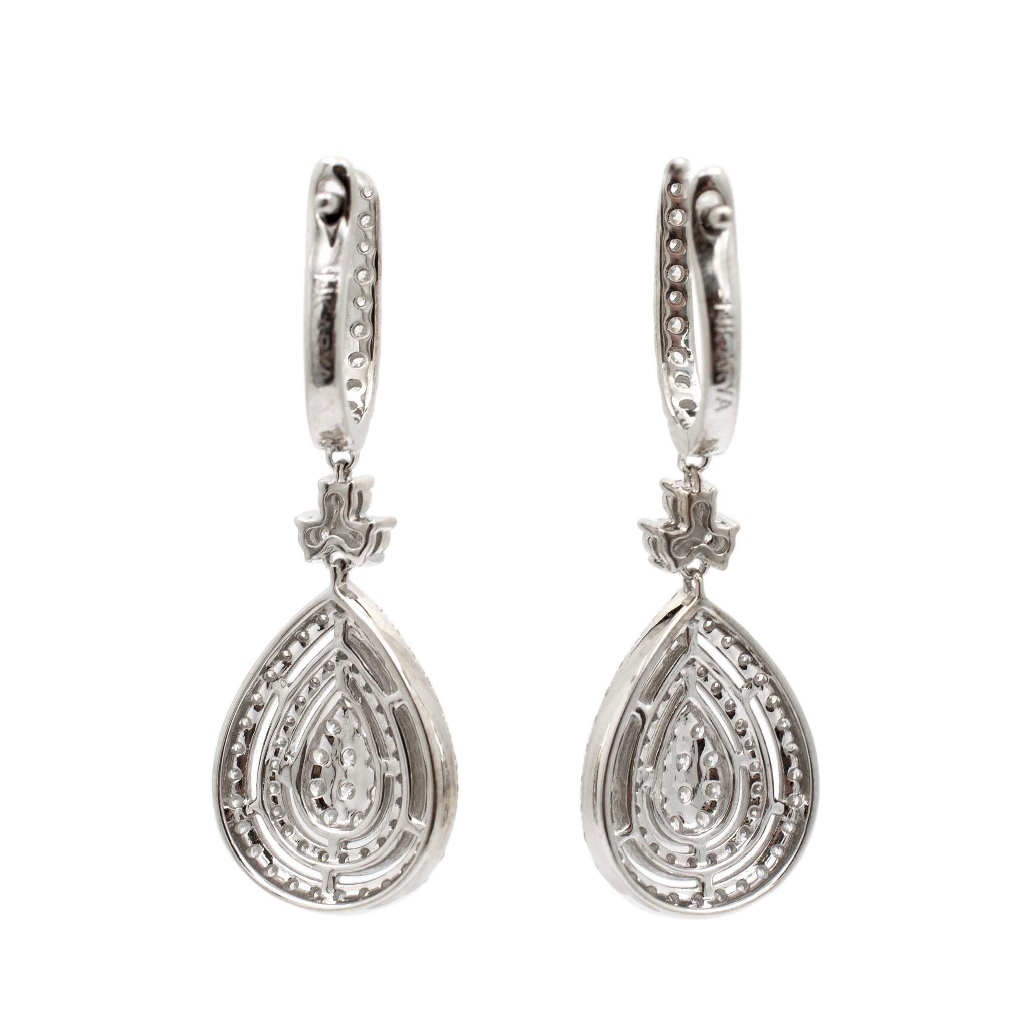 Ladies 14K White Gold Pear Shaped Cluster Diamond Drop Earrings In Excellent Condition For Sale In Houston, TX