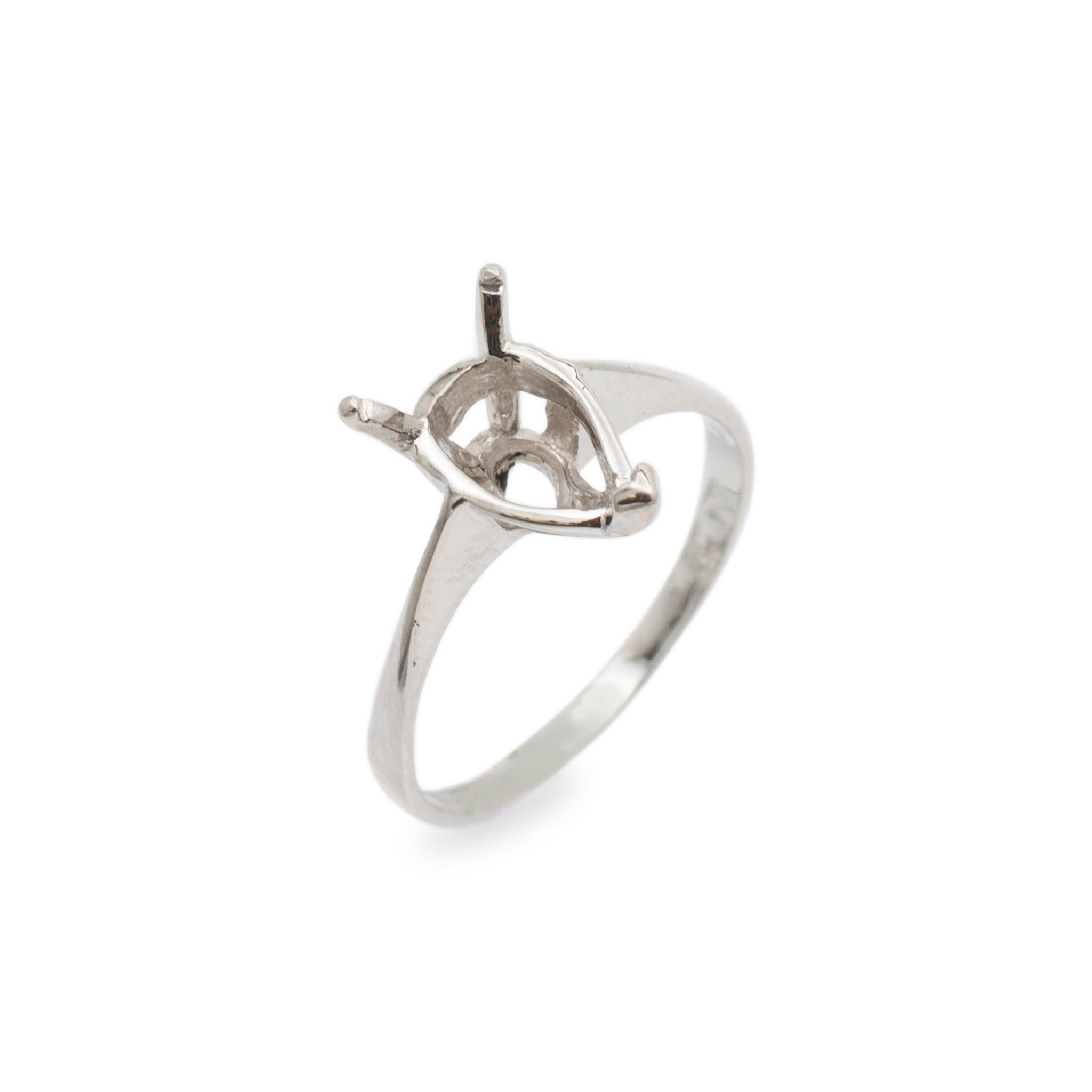 Gender: Ladies

Metal Type: 14K White Gold

Size: 8.75

Shank Maximum Width: 2.20 mm 

Weight: 2.60 grams

Ladies 14K white gold engagement semi-mount ring with a flat shank. The semi mount can accommodate a pear shaped stone measures between 9.5m