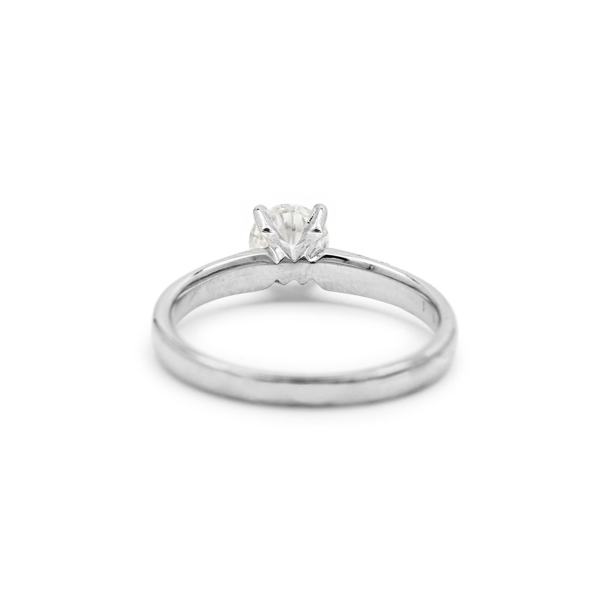 Ladies 14K White Gold Solitaire Diamond Engagement Ring In Excellent Condition For Sale In Houston, TX