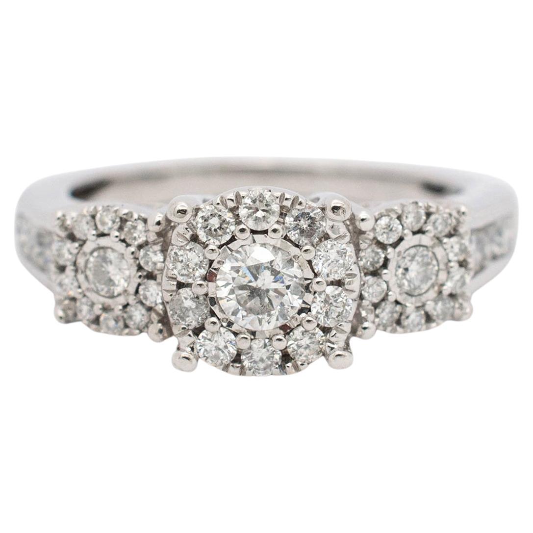 Damen 14K Weißgold Drei Stein Halo Diamant Verlobungsring