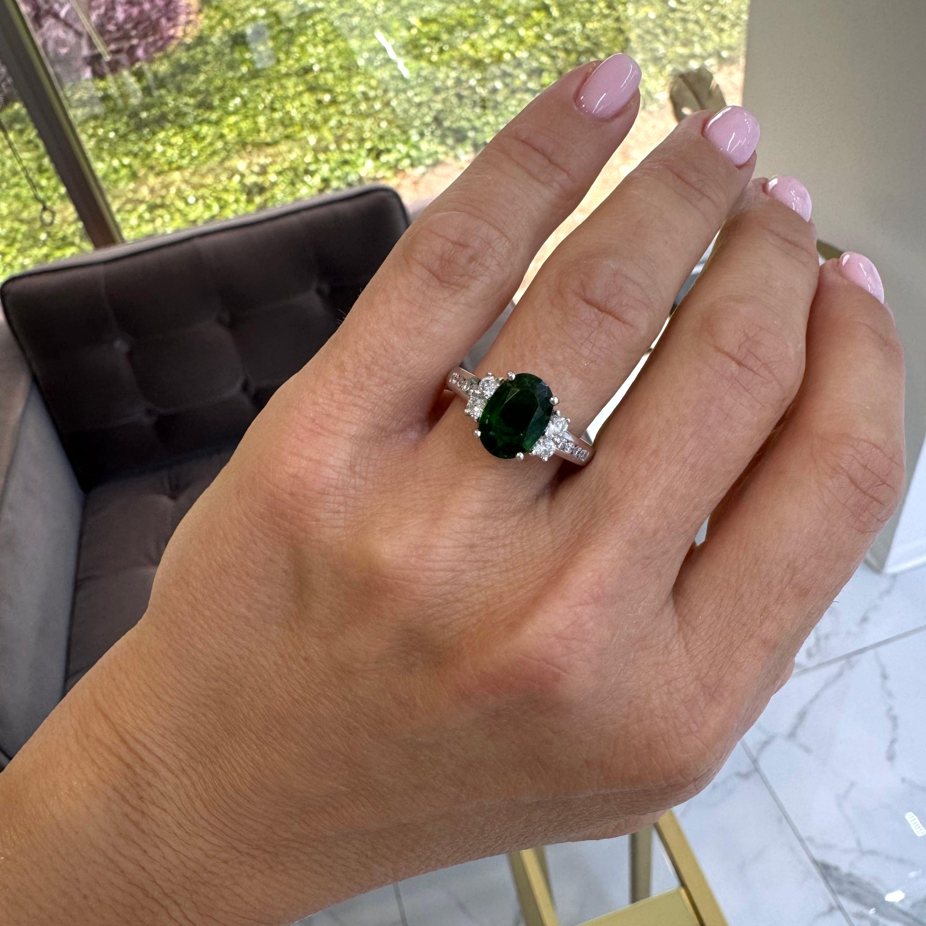 Ladies 14K White Gold Tourmaline Accented Diamond Cocktail Ring im Angebot 2