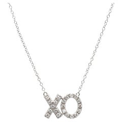 Collana con ciondolo Xo in oro bianco 14 carati da donna