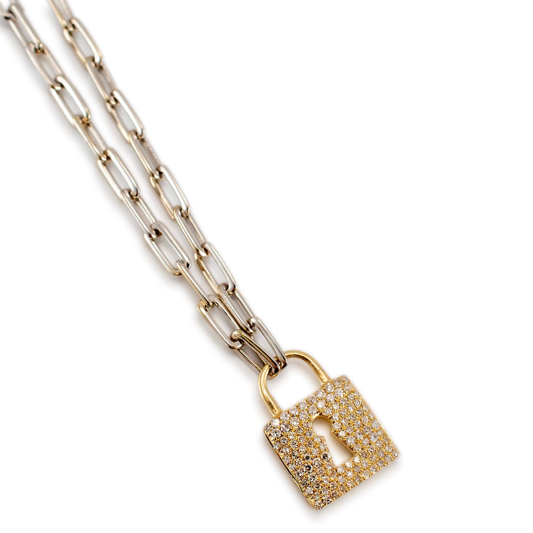 Taille simple Collier pendentif médaillon en or blanc et jaune 14 carats avec diamants pavés pour femmes en vente