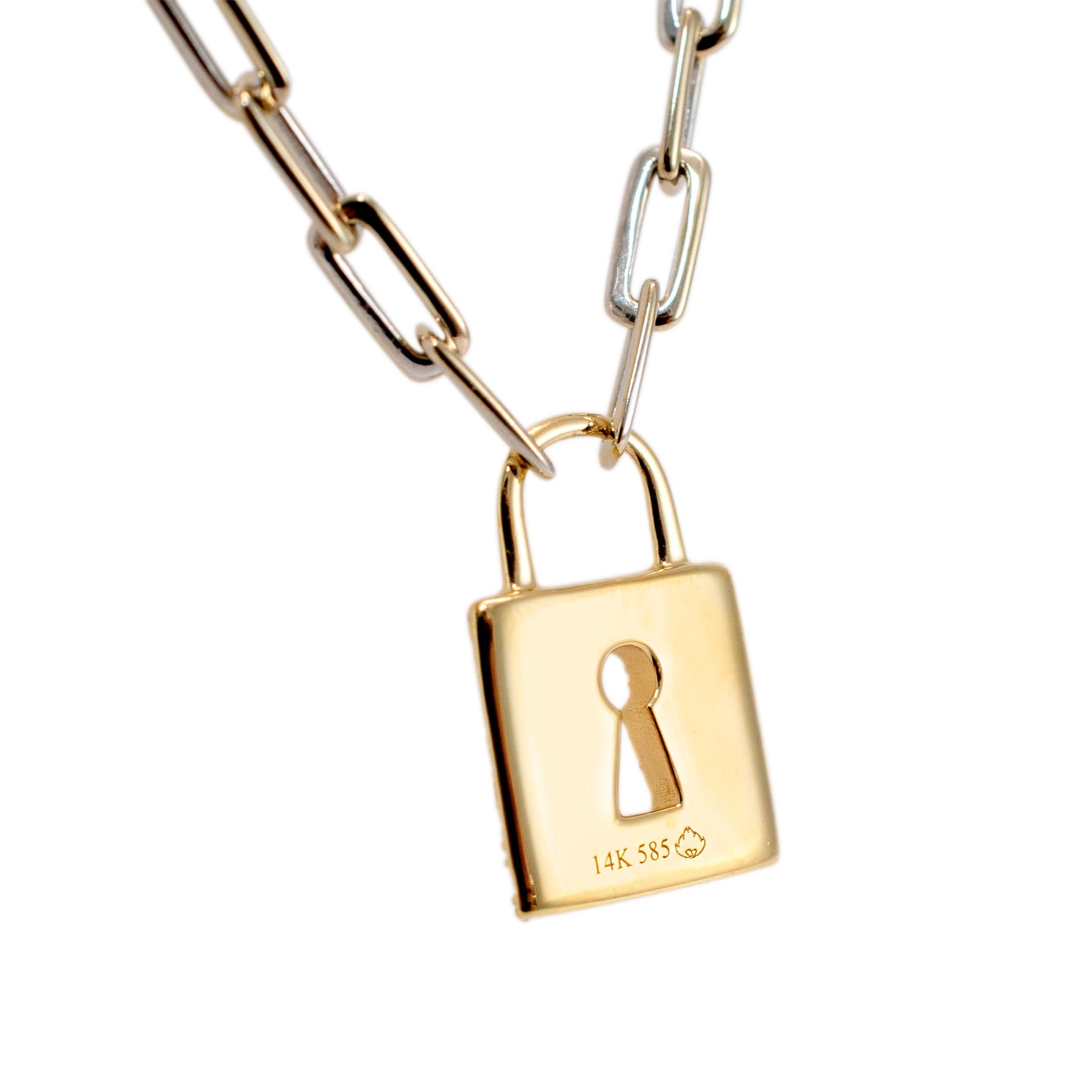 Collier pendentif médaillon en or blanc et jaune 14 carats avec diamants pavés pour femmes Excellent état - En vente à Houston, TX