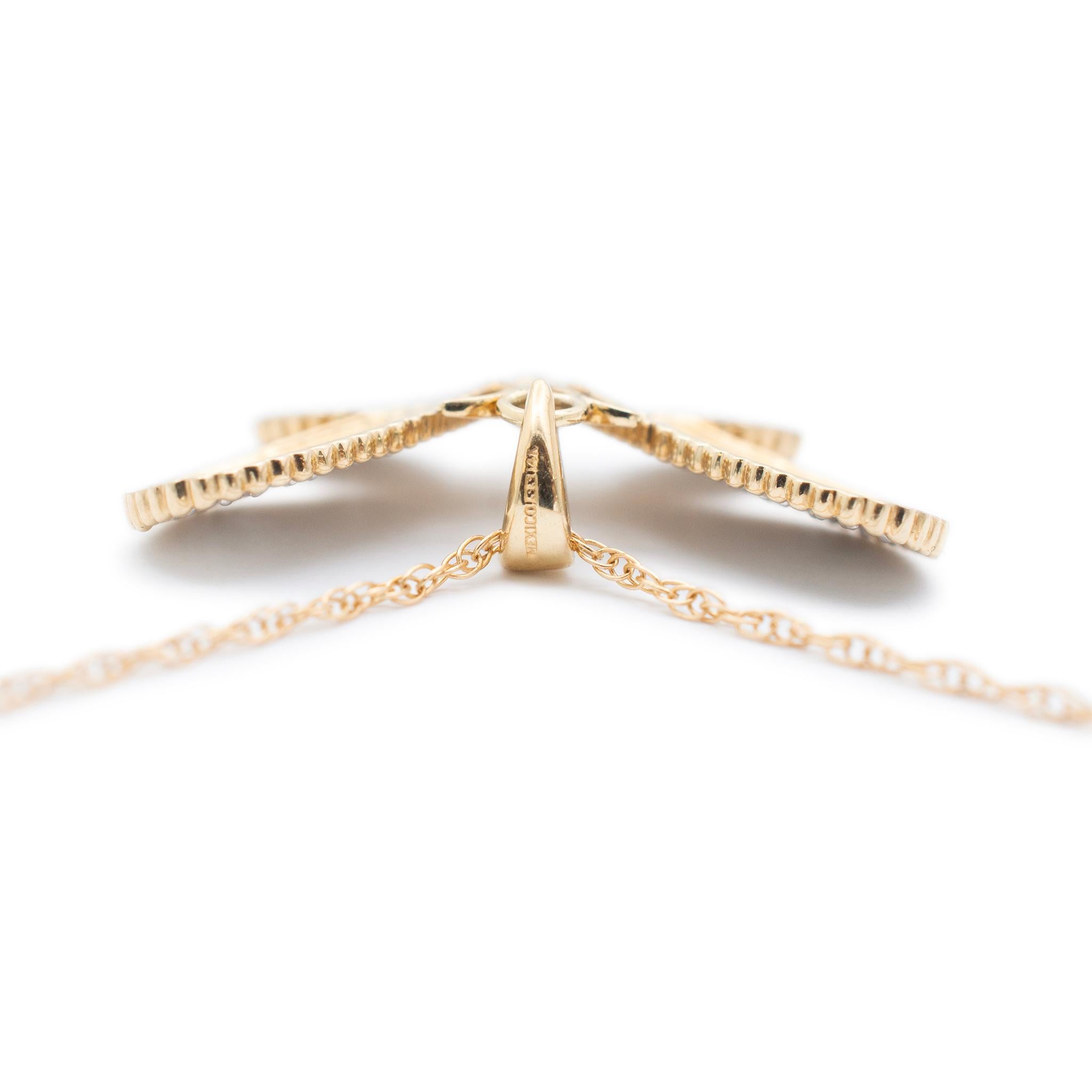 Taille simple Collier pendentif papillon en or jaune 14 carats pavé de diamants pour femmes en vente