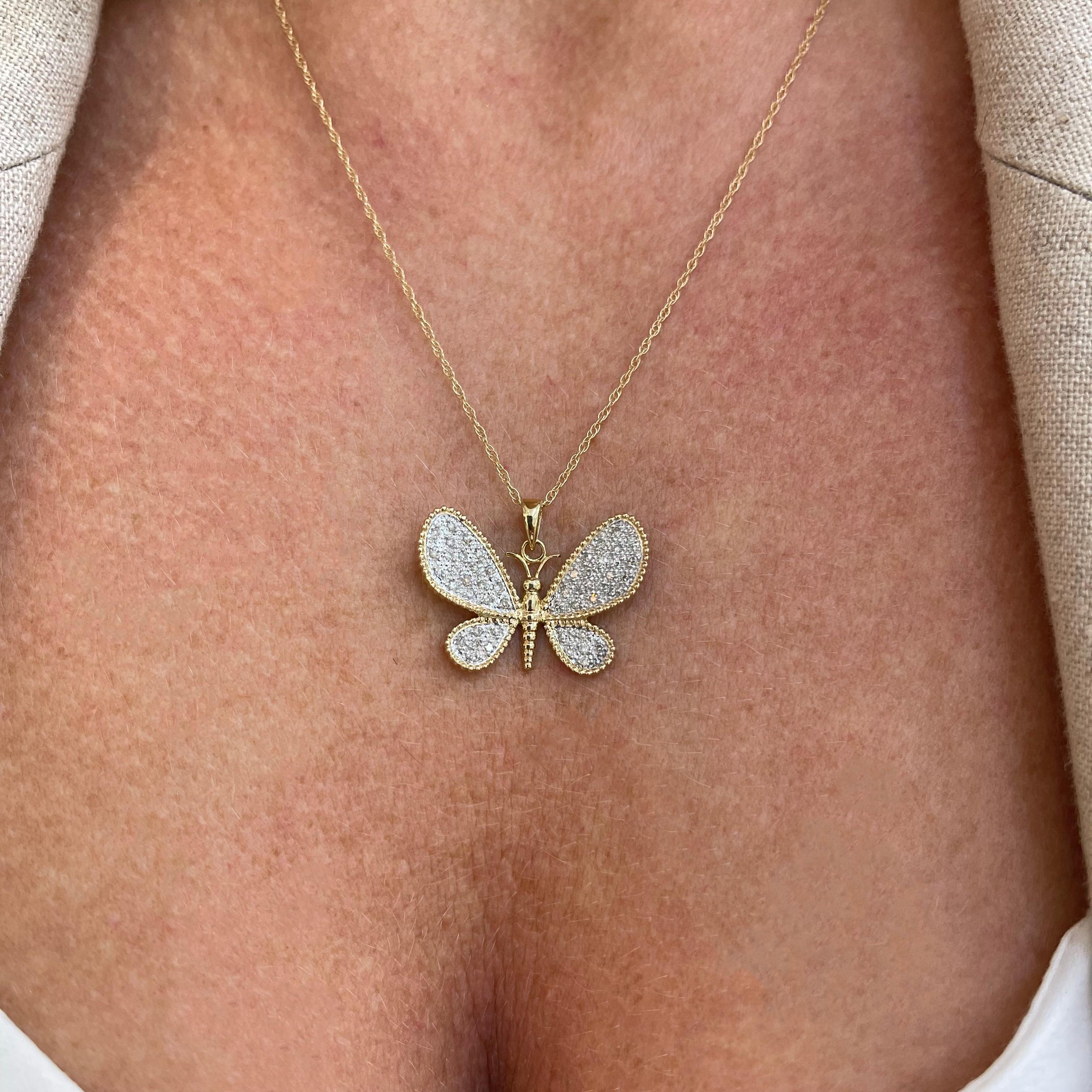 Damen 14K Gelbgold Cluster Pave Diamant Schmetterlingsanhänger Halskette im Angebot 4