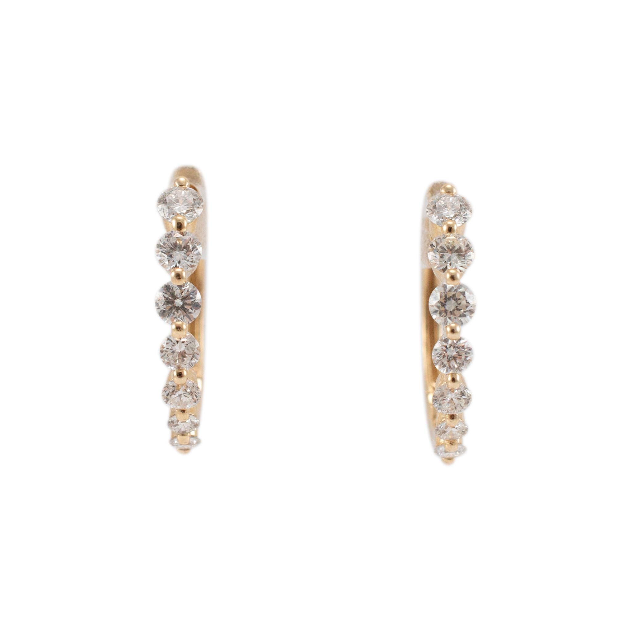Mini-créoles d'éternité en or jaune 14 carats avec diamants gradués pour femmes en vente 2