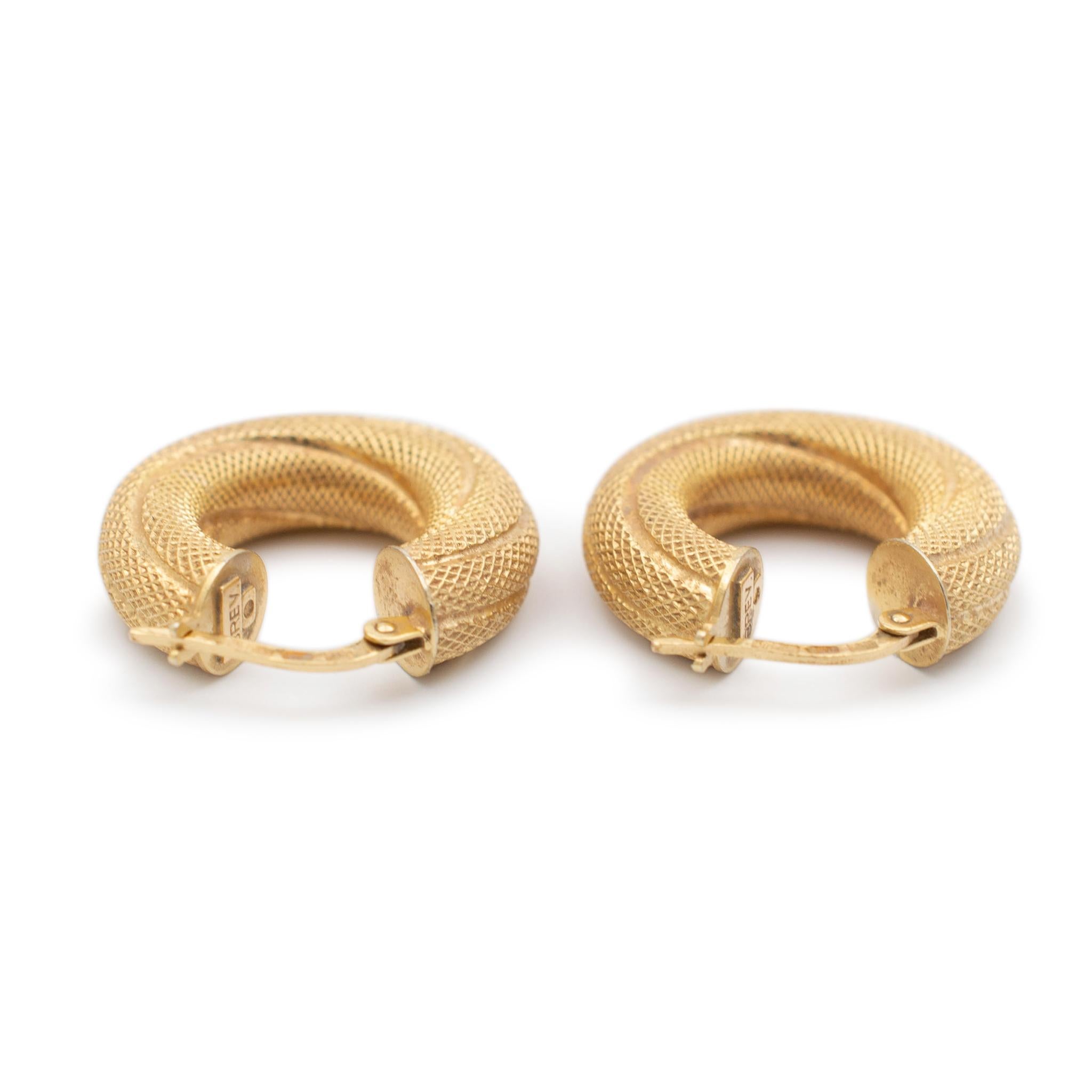 Ladies 14k Yellow Gold Mesh Hoop Earrings In Excellent Condition For Sale In Houston, TX