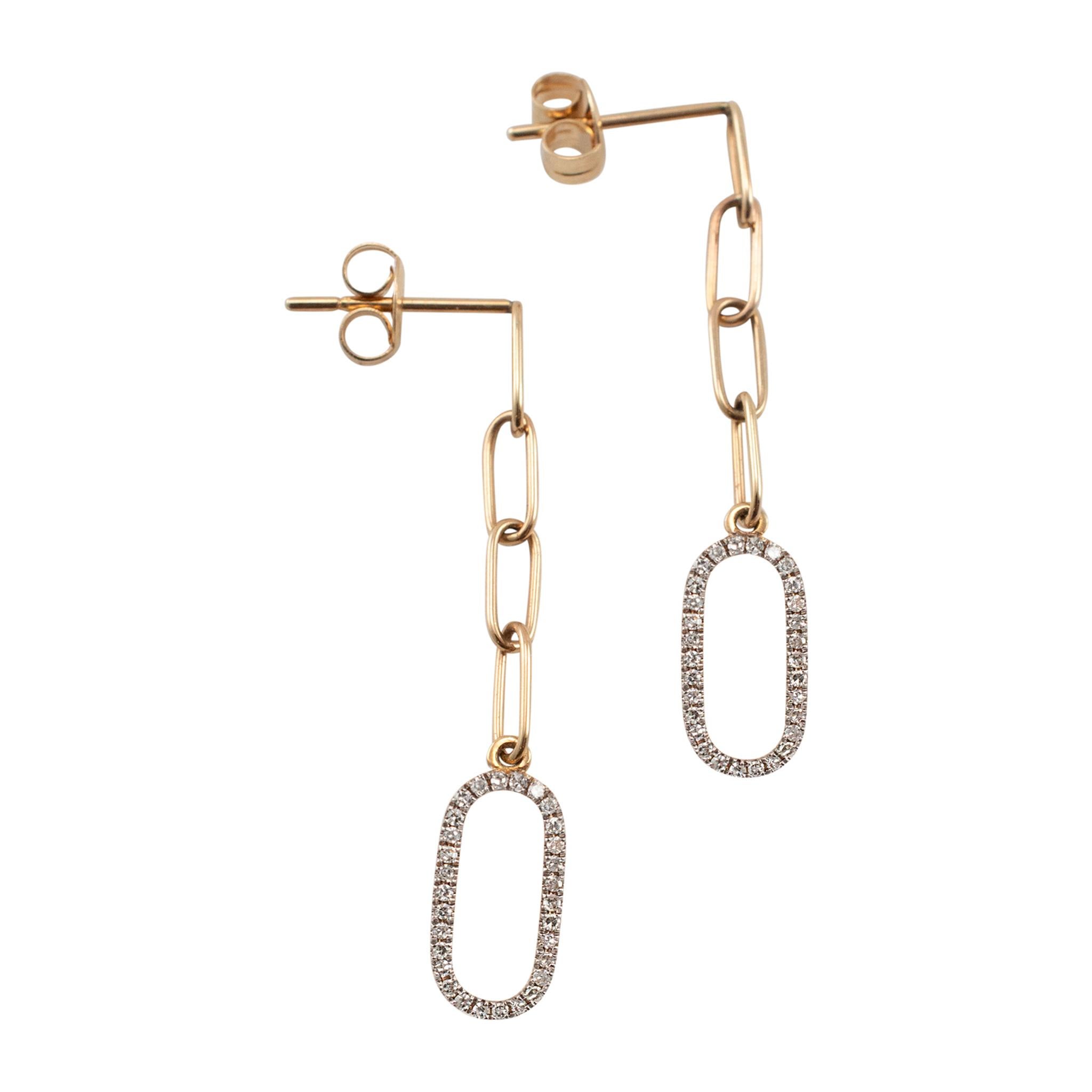 Genere: Donna

Tipo di metallo: Oro giallo 14 carati

Lunghezza: 1,50 pollici

Larghezza: 6,20 mm

Peso: 1.39 grammi

Orecchini da donna in oro giallo 14K con diamanti e chiusura a pressione. Il metallo è stato testato ed è risultato essere oro