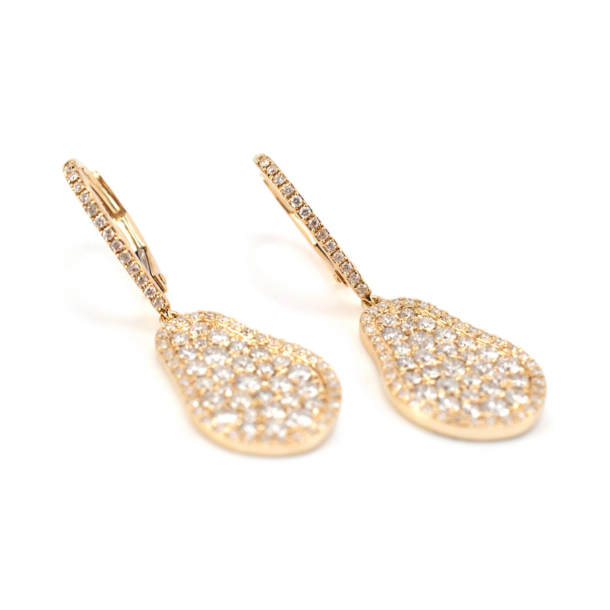 Geschlecht: Damen

Metall Typ: 14K Gelbgold

Länge: 1.25 Zoll

Breite: 11,90 mm

Gewicht: 3.98 Gramm

Damen 14K Gelbgold Diamanten baumeln Ohrringe mit Verriegelung zurück. Das Metall wurde getestet und es wurde festgestellt, dass es sich um 14