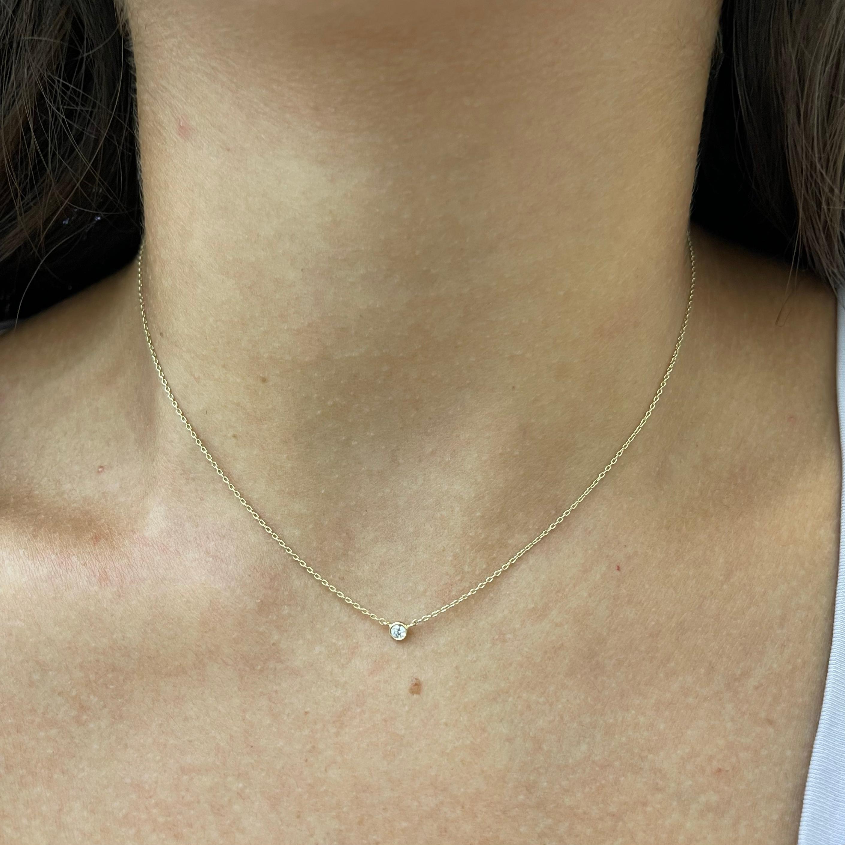 Ladies 14K Yellow Gold Petite Diamond Bezel Pendant Necklace In Excellent Condition In Houston, TX