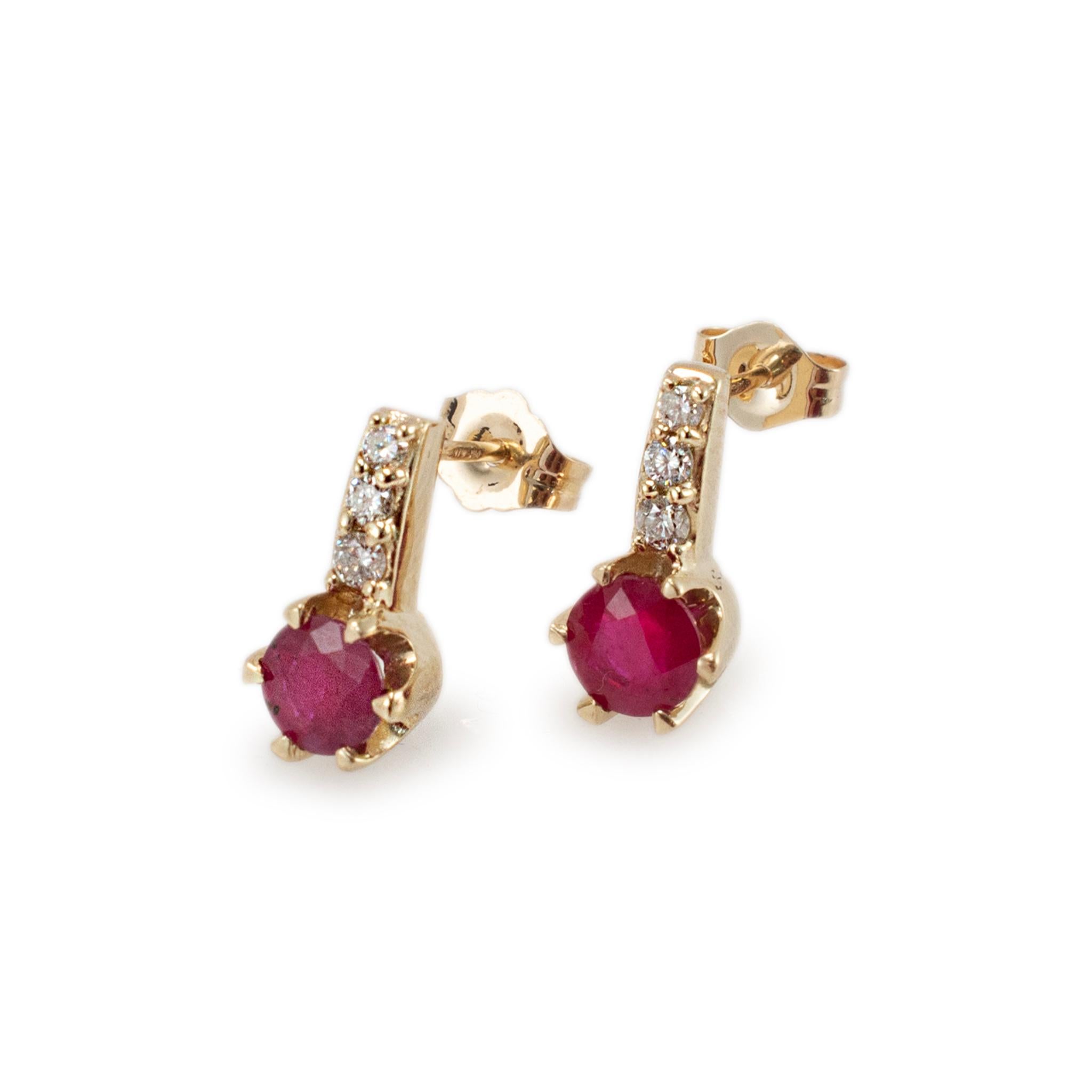 Taglio brillante Orecchini pendenti da donna in oro giallo 14K con rubino e diamante in vendita
