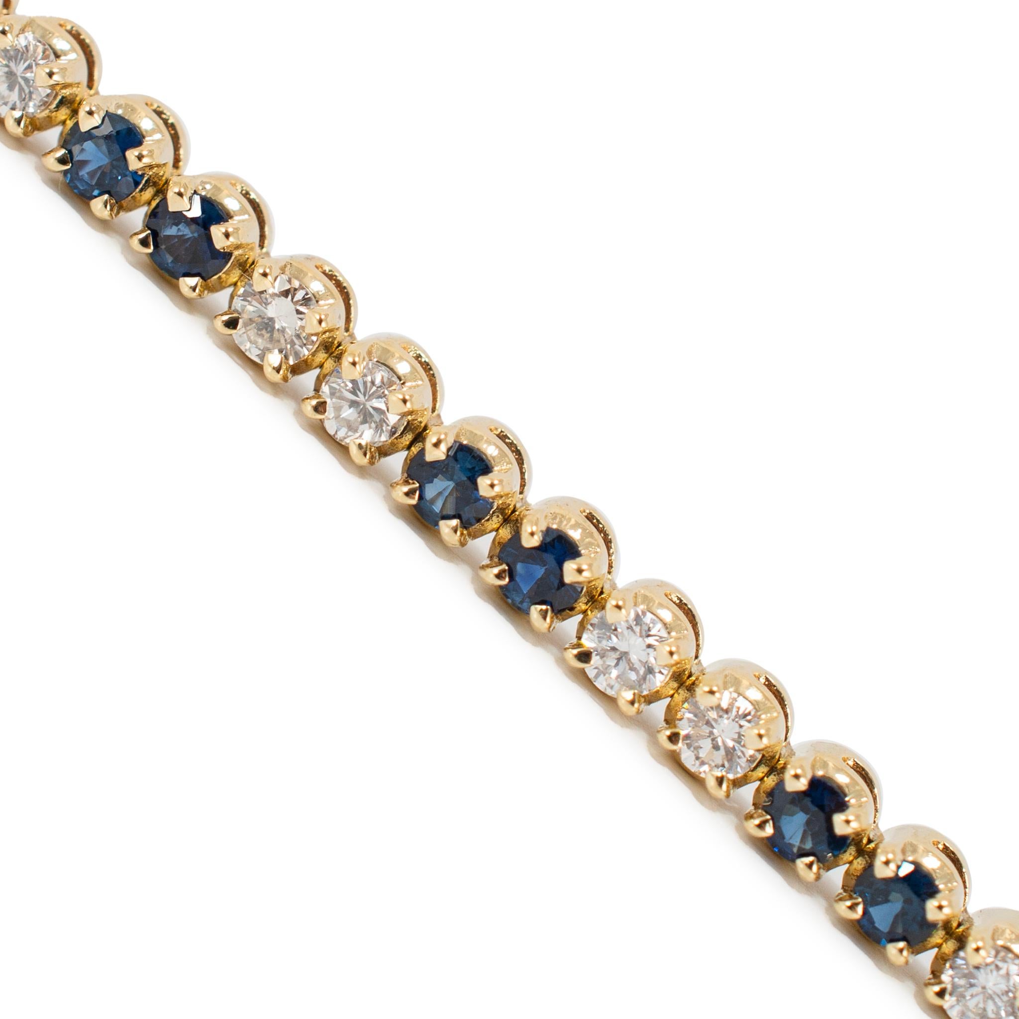 Genere: Donna 

Tipo di metallo: Oro giallo 14 carati

Lunghezza: 7,00 pollici

Larghezza: 3,20 mm

Peso: 10,35 grammi

Bracciale tennis da donna in oro giallo 14K, diamanti e zaffiri. Inciso con 