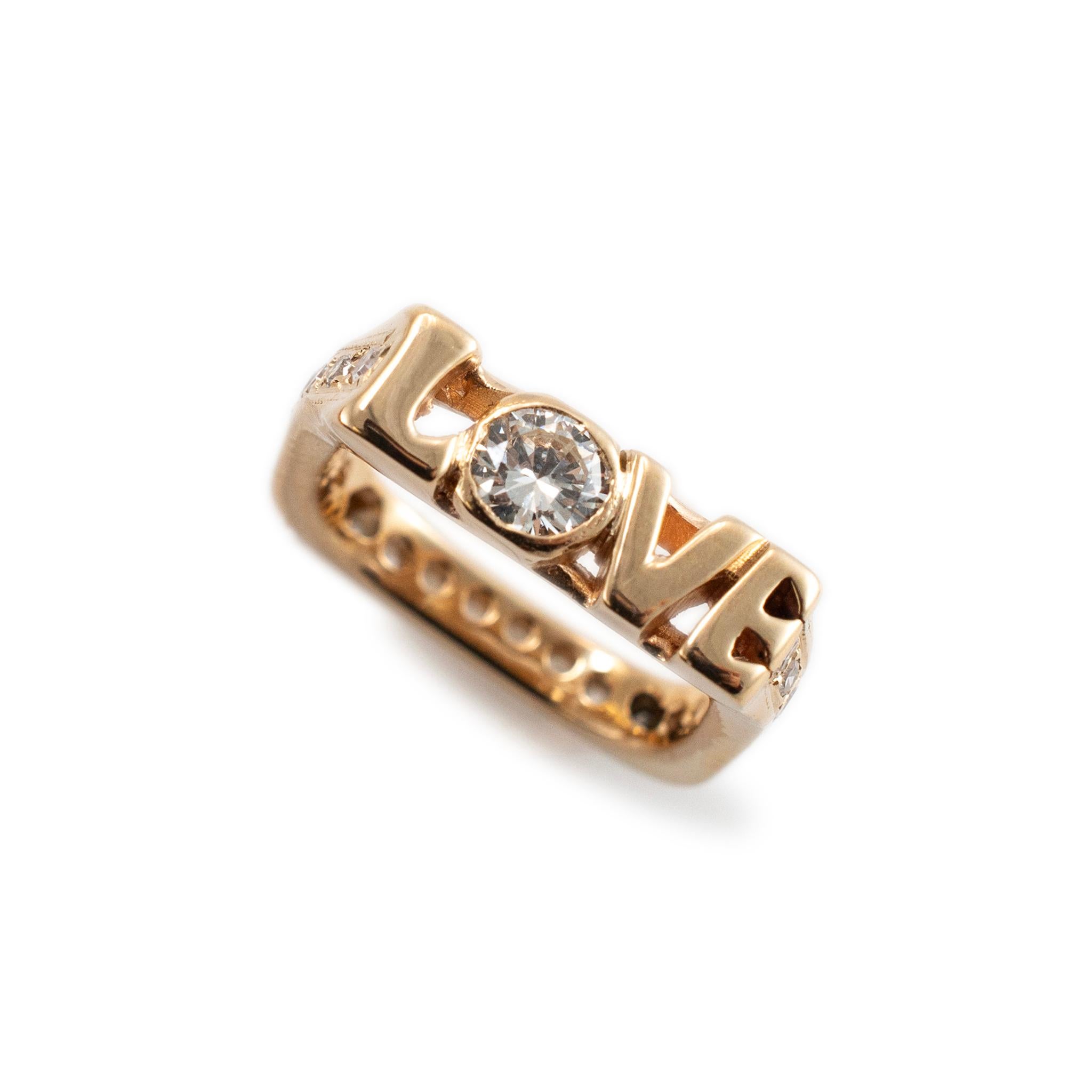Geschlecht: Damen

Metall Typ: 14K Gelbgold

Ringgröße: 4

Breite: 4,90 mm

Gewicht: 4.51 Gramm

Eine Damen 14K Gelbgold Diamant Ewigkeit Band mit einem weichen quadratischen Schaft. Das Metall wurde getestet und es wurde festgestellt, dass es sich