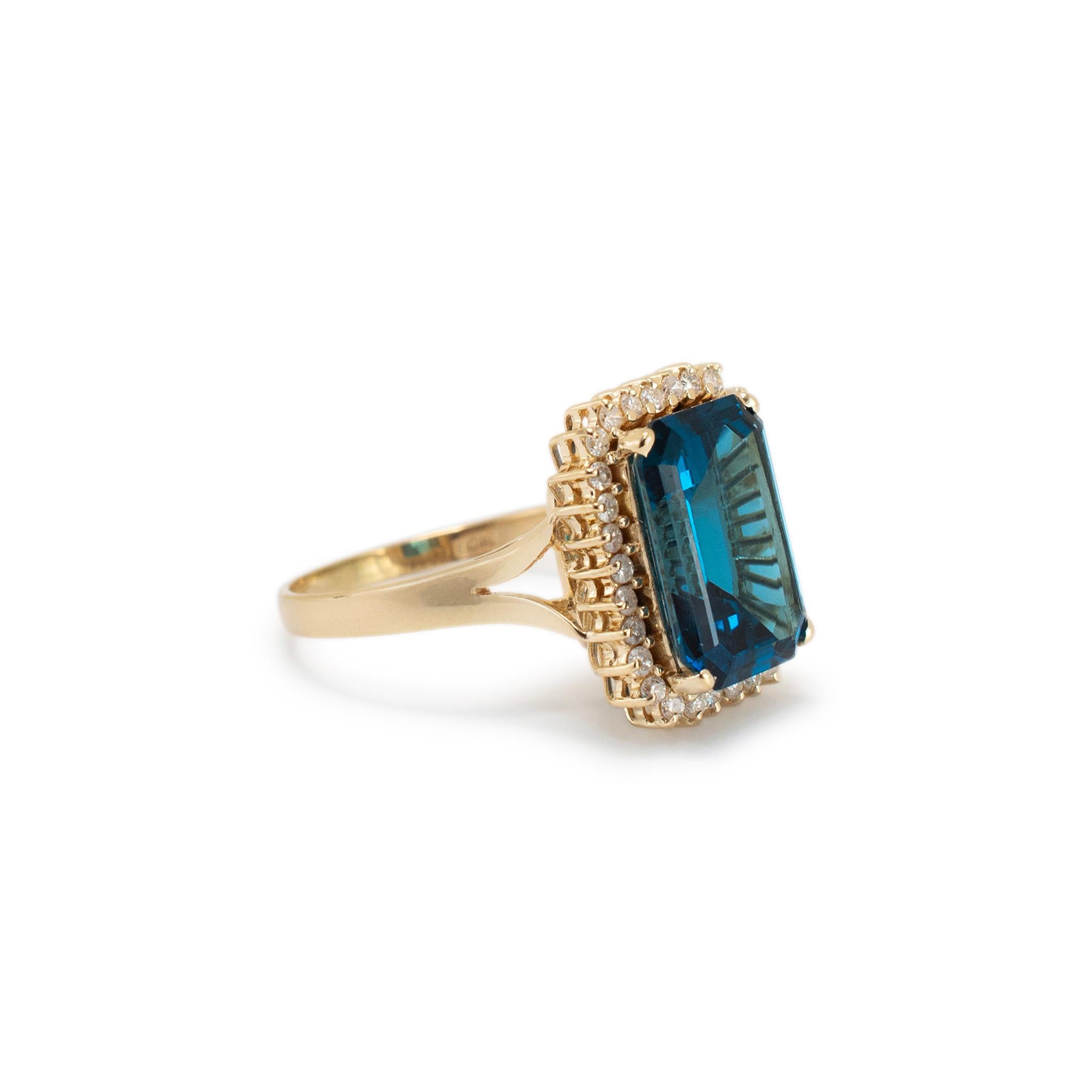 Anillo de cóctel de diamantes con halo de topacio en oro amarillo de 14 quilates para señora en Excelente estado para la venta en Houston, TX