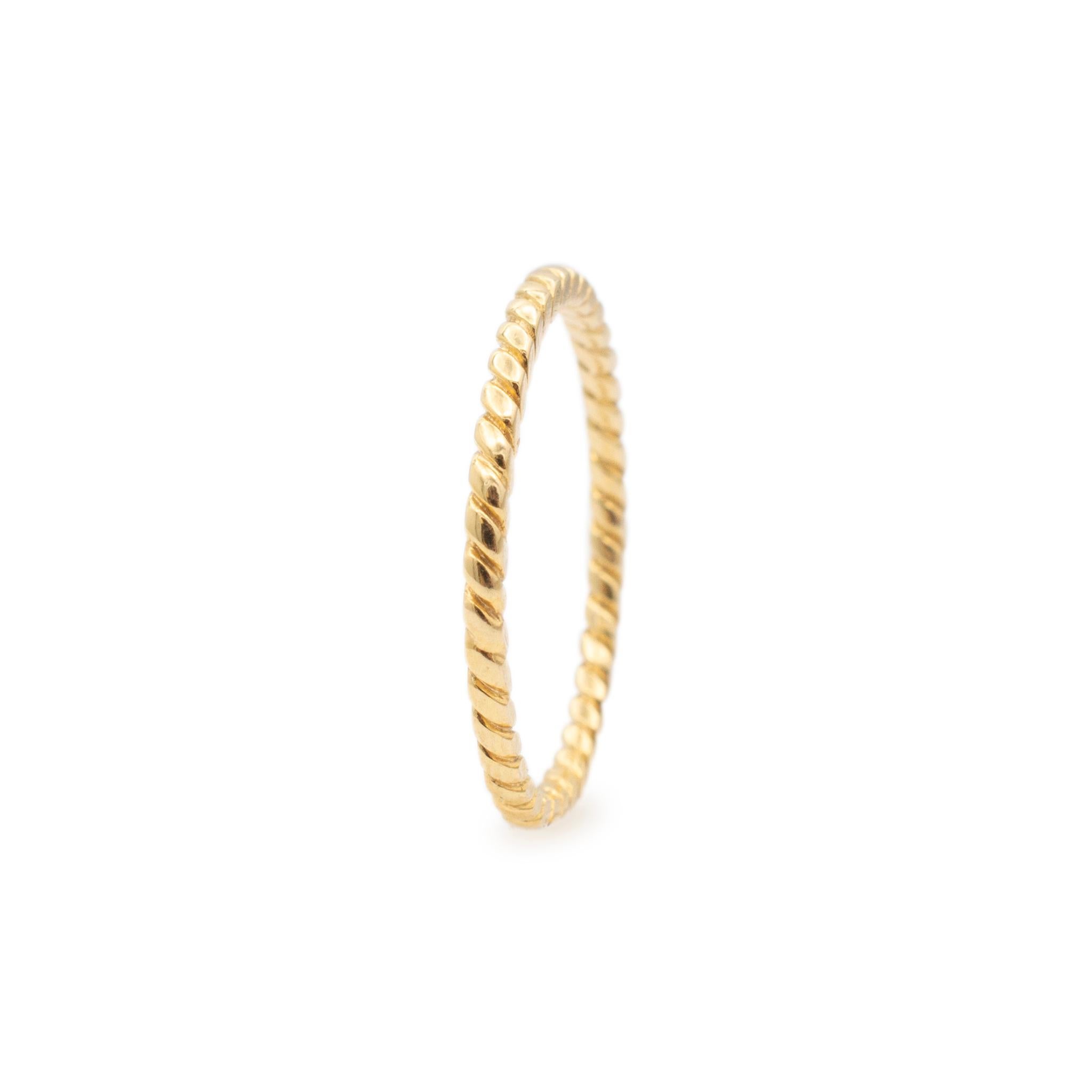 Ladies 14K Yellow Gold Twisted Rope Stackable Band Ring In Excellent Condition For Sale In Houston, TX