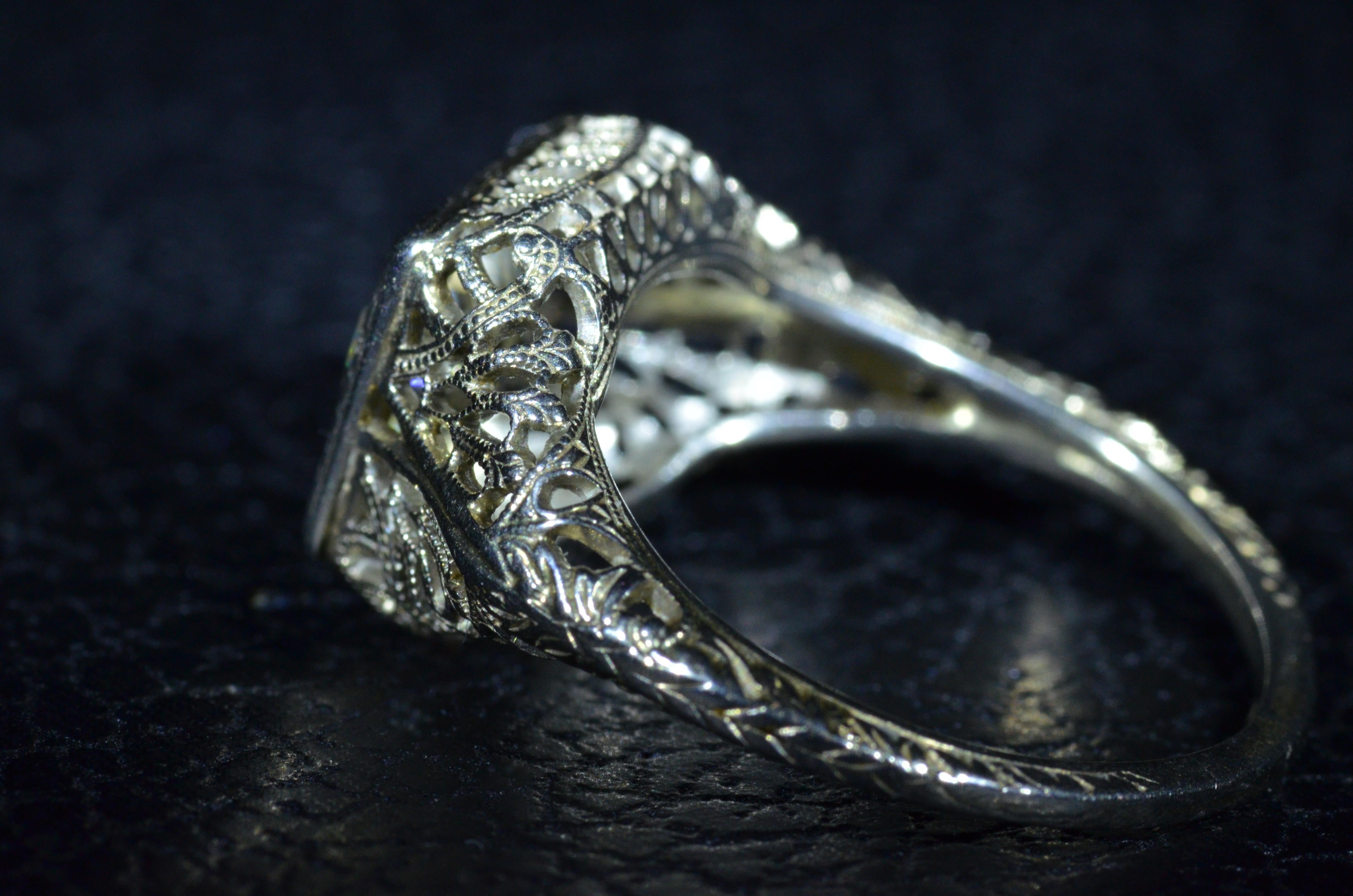 Art Deco Ladies 18 Karat White Gold Filigree Engagement Ring Set with 1.25 Carat European For Sale