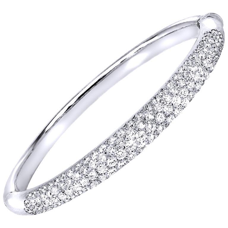 Ladies 18 Karat Yellow Gold 7.25 Carat Pave Diamond Hinged Bangle Bracelet
This Beautiful Diamond Bracelet is Handcrafted in 18k Gold and fully paved with White Brilliant Diamonds
Available in Both White and Yellow Gold
Custom orders available upon