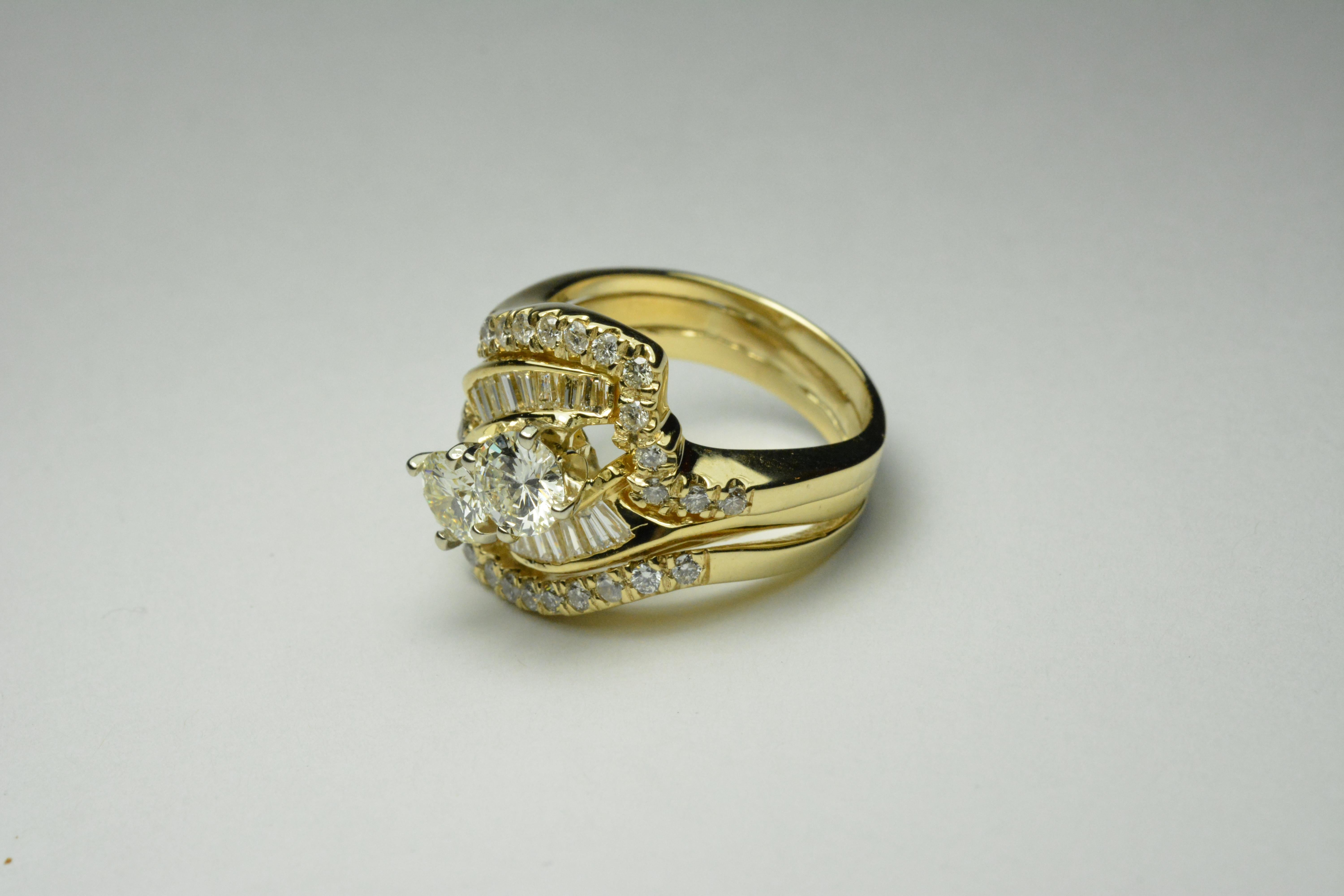 Ladies 18 Karat Yellow Gold Diamond Ring 2.80 Carat Total Diamond Weight In Excellent Condition For Sale In Laguna Beach, CA