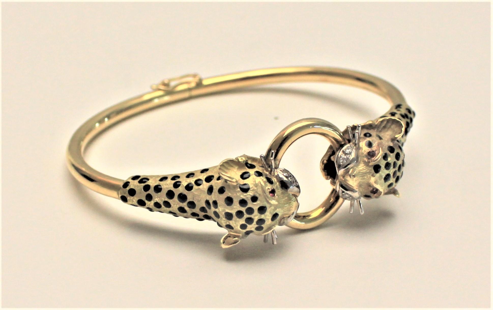 Ladies 18-Karat Yellow Gold Figural Cheetah Cuff Bracelet with Diamond Accents In Good Condition In Hamilton, Ontario