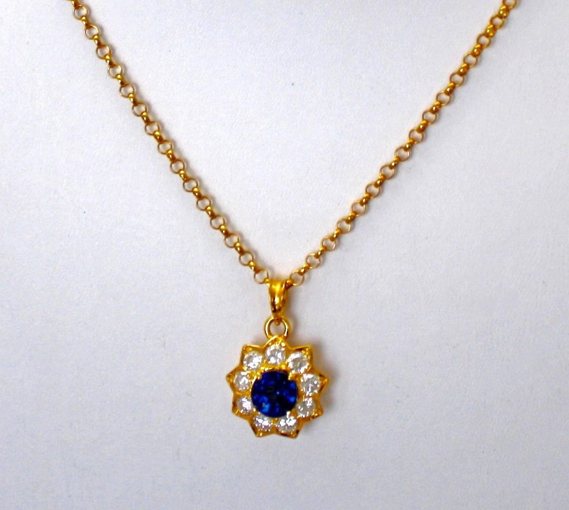 Contemporary Ladies 18 Karat Gold Diamond Sapphire Pendant 2.50 Carat