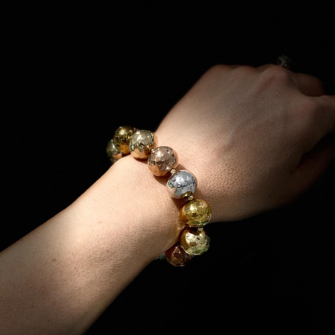Bracelet de perles tricolores en or 18K pour dames en vente 3