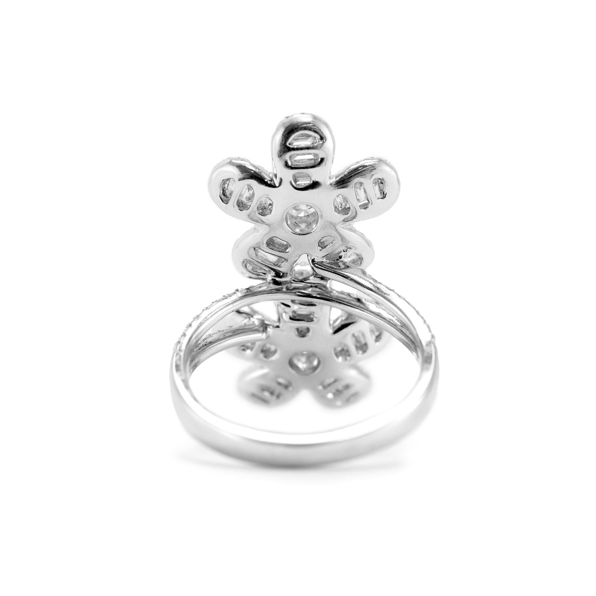 Ladies 18K Oro Blanco 1.67ct Doble Flor Baguettes Rounds Floral Cocktail Ring en venta 1