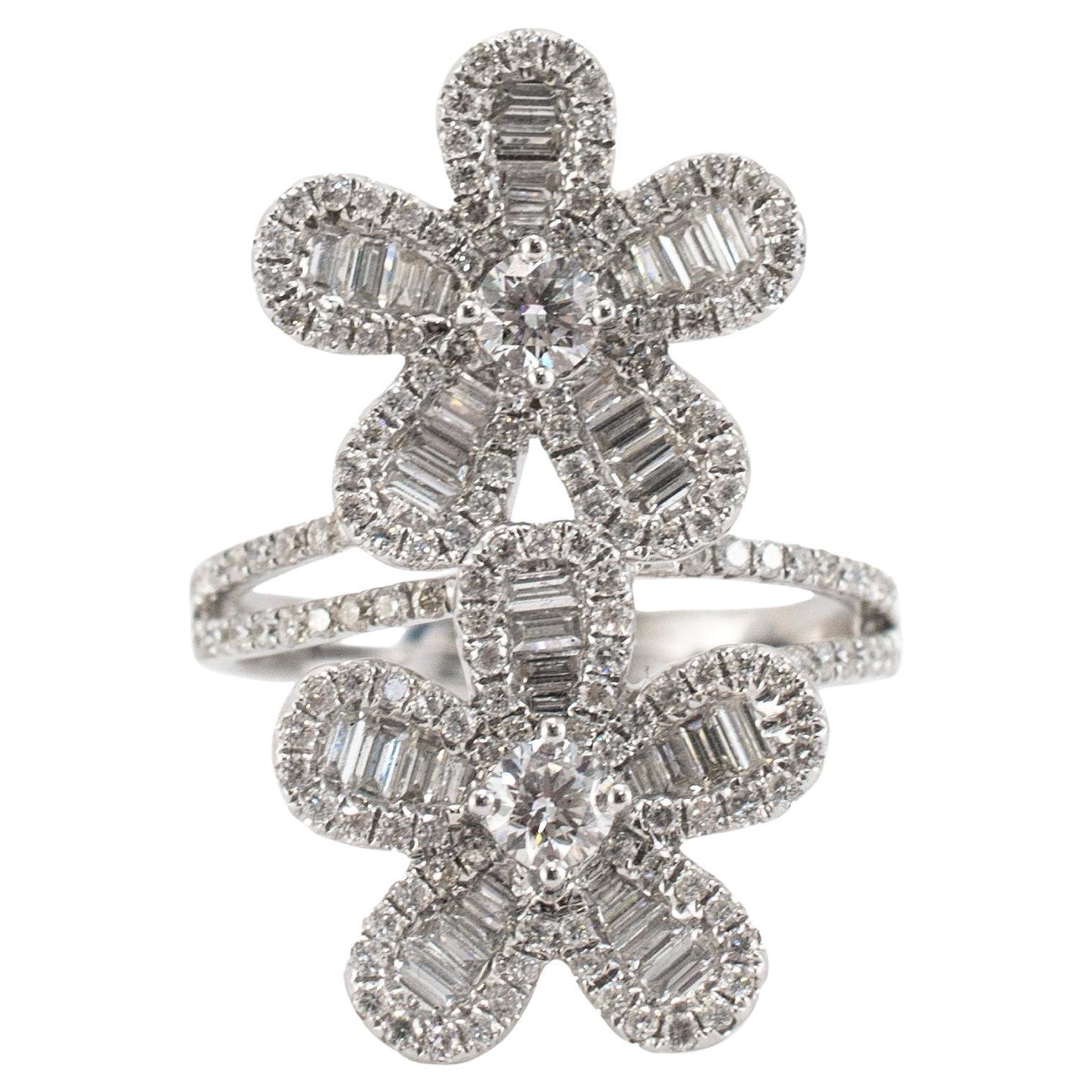 Ladies 18K Oro Blanco 1.67ct Doble Flor Baguettes Rounds Floral Cocktail Ring en venta