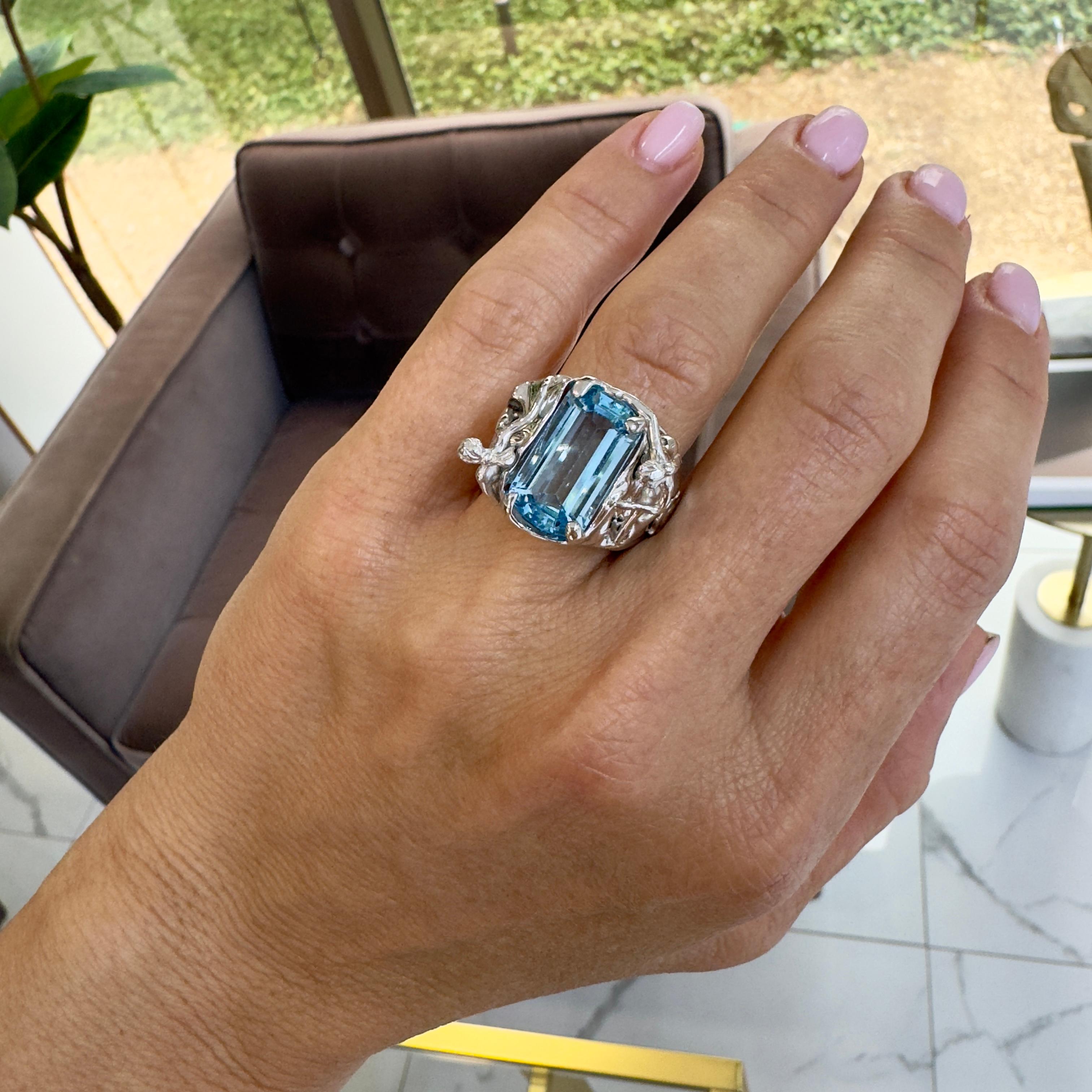 Ladies 18K White Gold 7.44ct Blue Topaz Gothic Cocktail Cuff Ring en venta 2