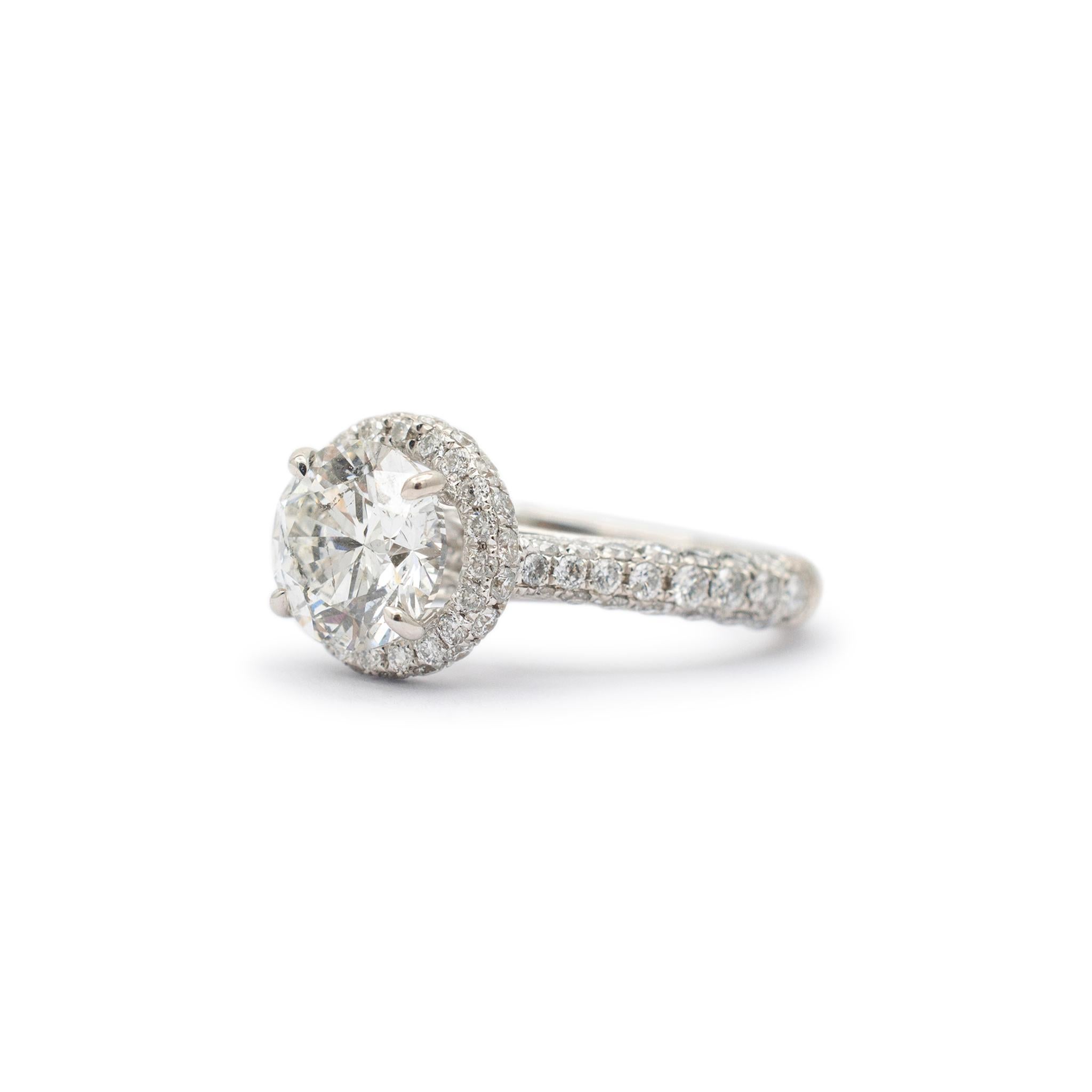 Anello di fidanzamento con diamante a forma di aureola in oro bianco da donna (18 carati) In condizioni ottime in vendita a Houston, TX