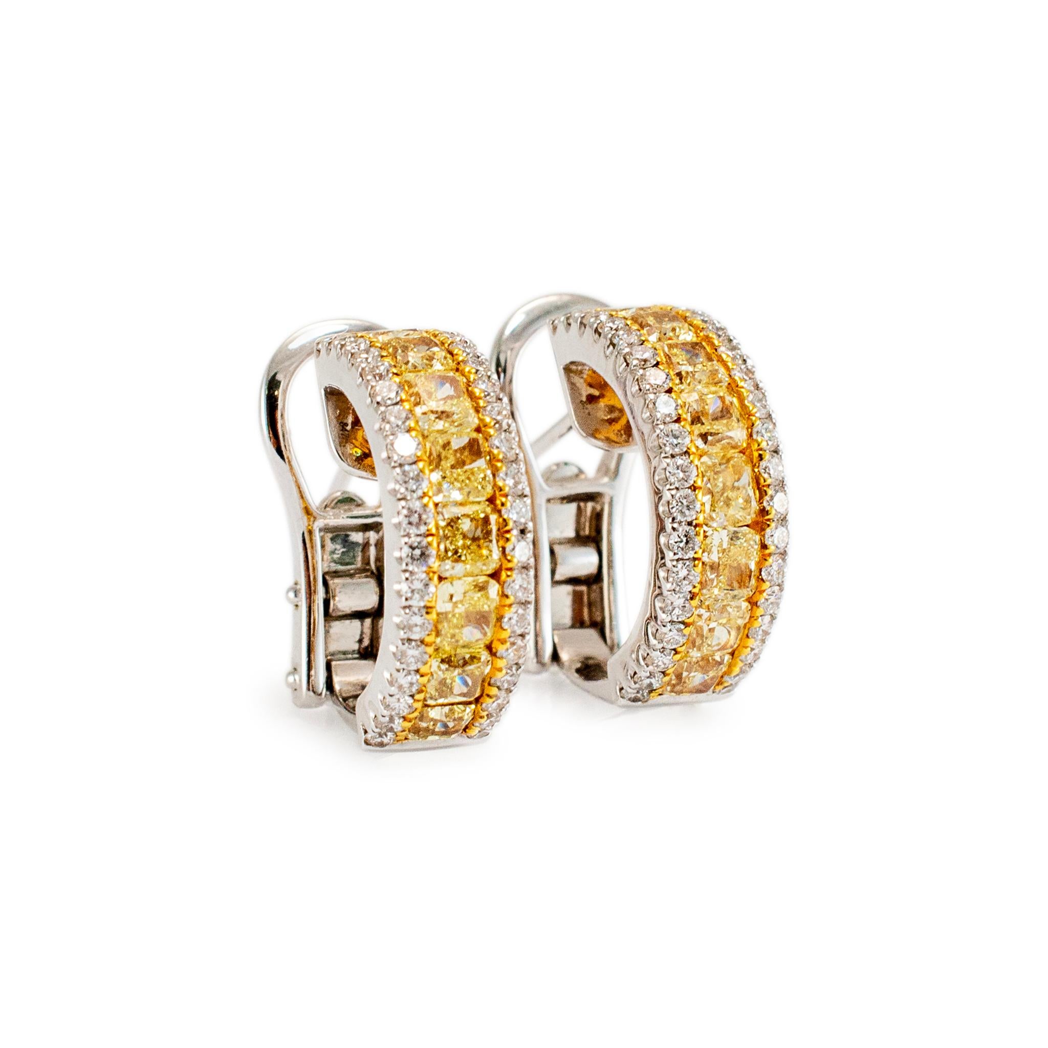 Pendientes en forma de aro de oro blanco de 18 quilates con diamantes amarillos y blancos de fantasía Corte cojín en venta
