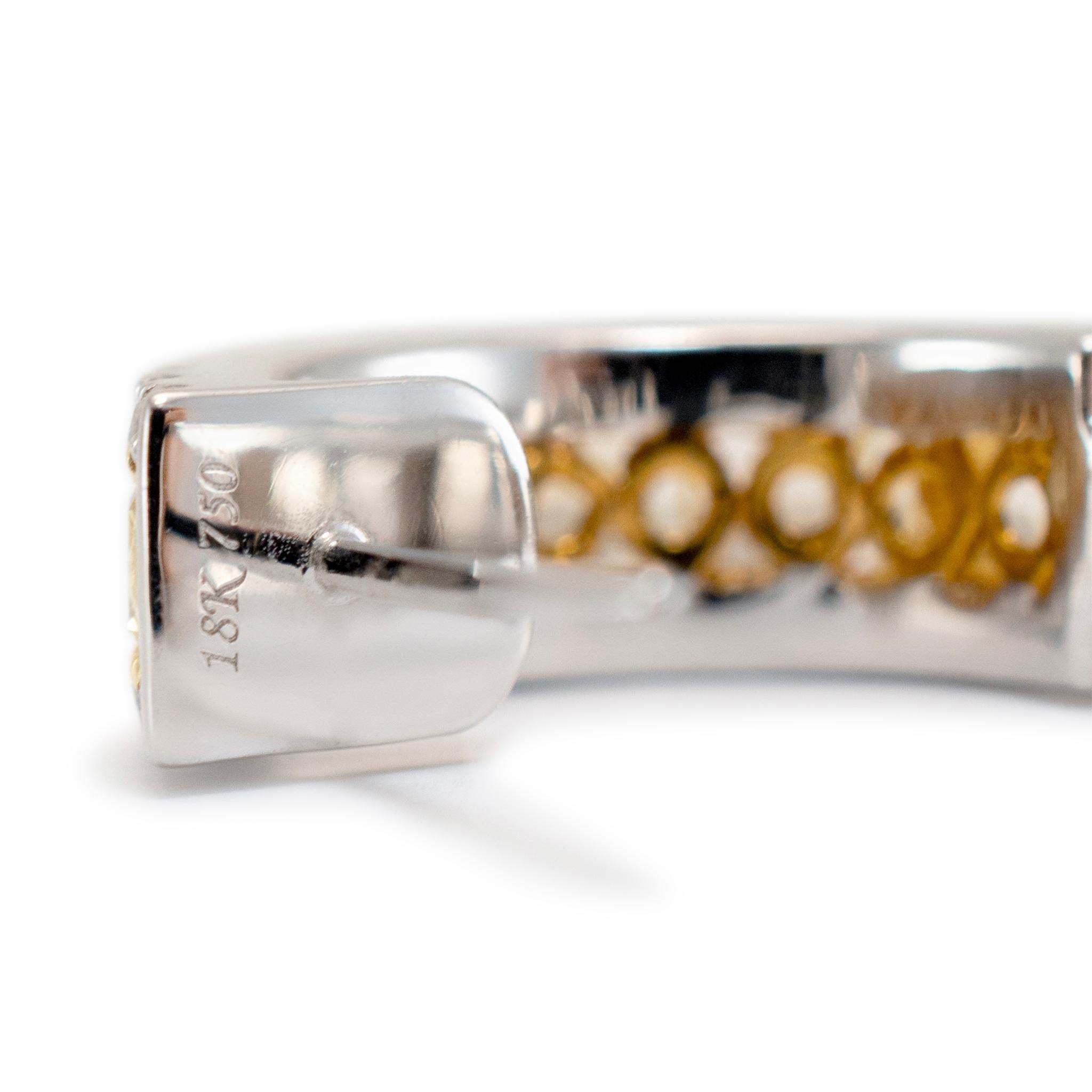 Pendientes en forma de aro de oro blanco de 18 quilates con diamantes amarillos y blancos de fantasía en venta 1