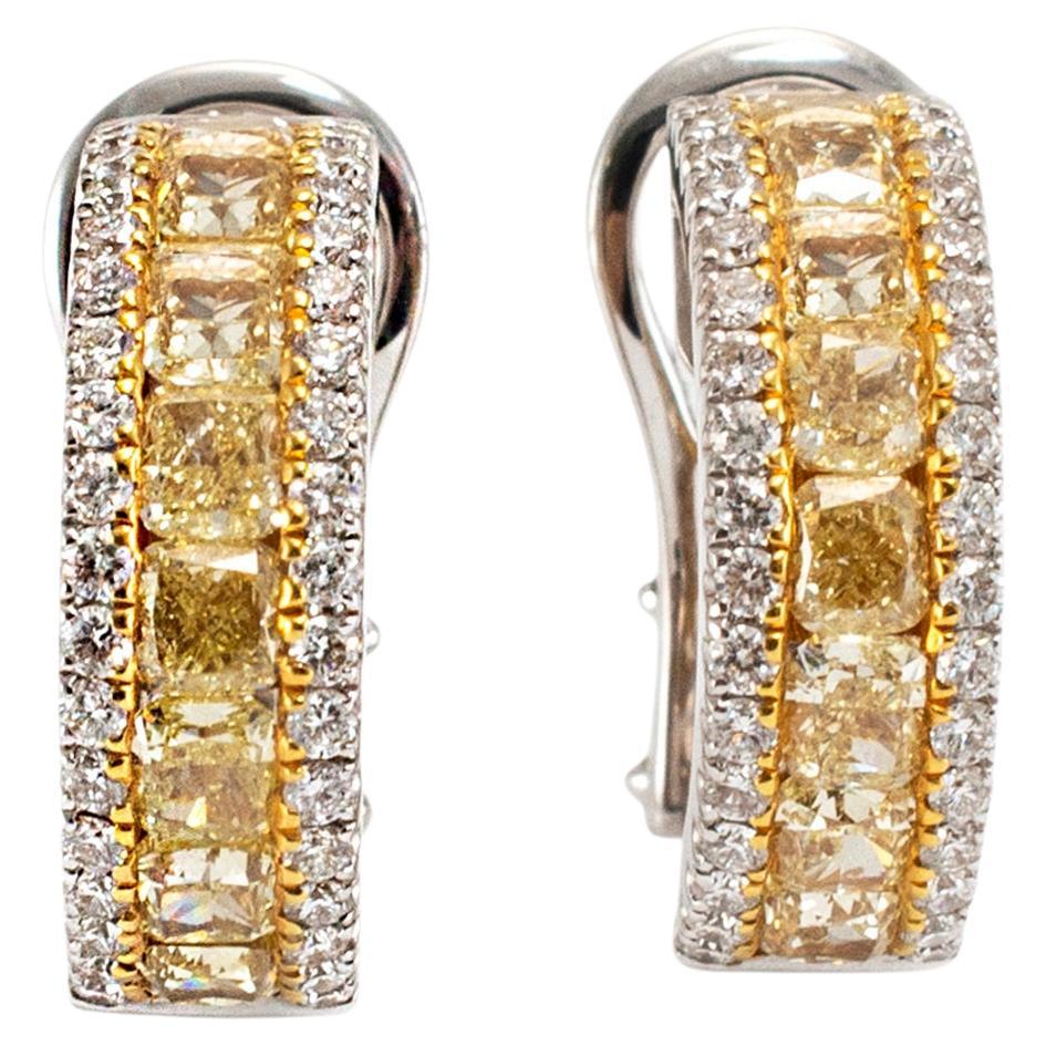 Pendientes en forma de aro de oro blanco de 18 quilates con diamantes amarillos y blancos de fantasía en venta