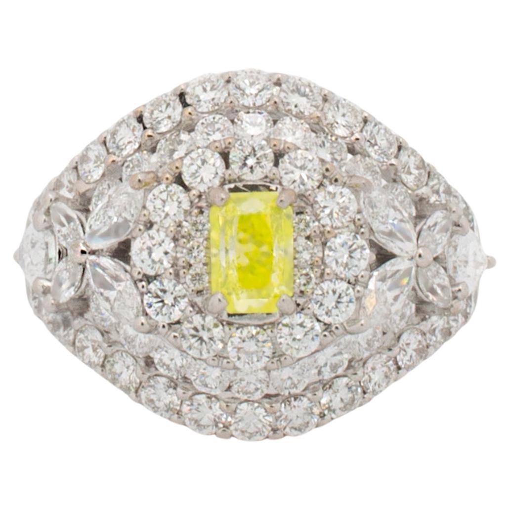 Ladies 18k White Gold Gia Certified Fancy Vivid Green-Yellow Cocktail Ring For Sale