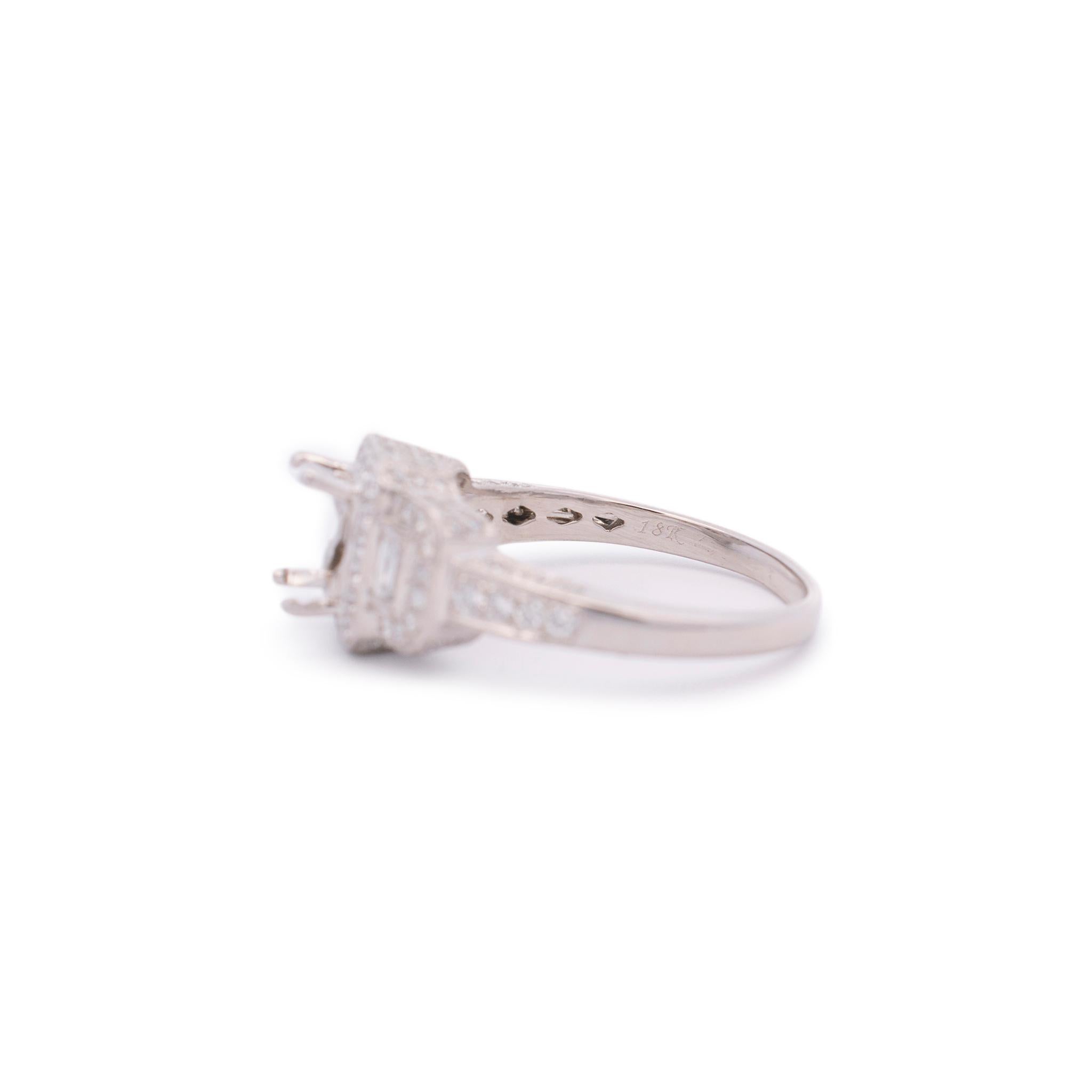 Damen 18K Weißgold Halo Diamant Drei Stein Semi Mount Verlobungsring im Angebot 2