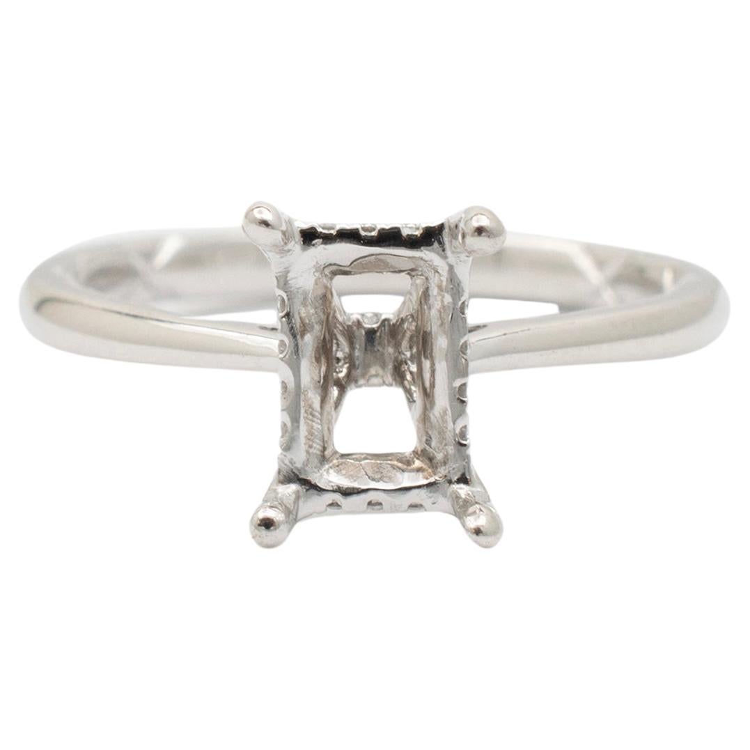 Ladies 18K White Gold Hidden Halo Diamond Rectangular Semi Mount Verlobungsring