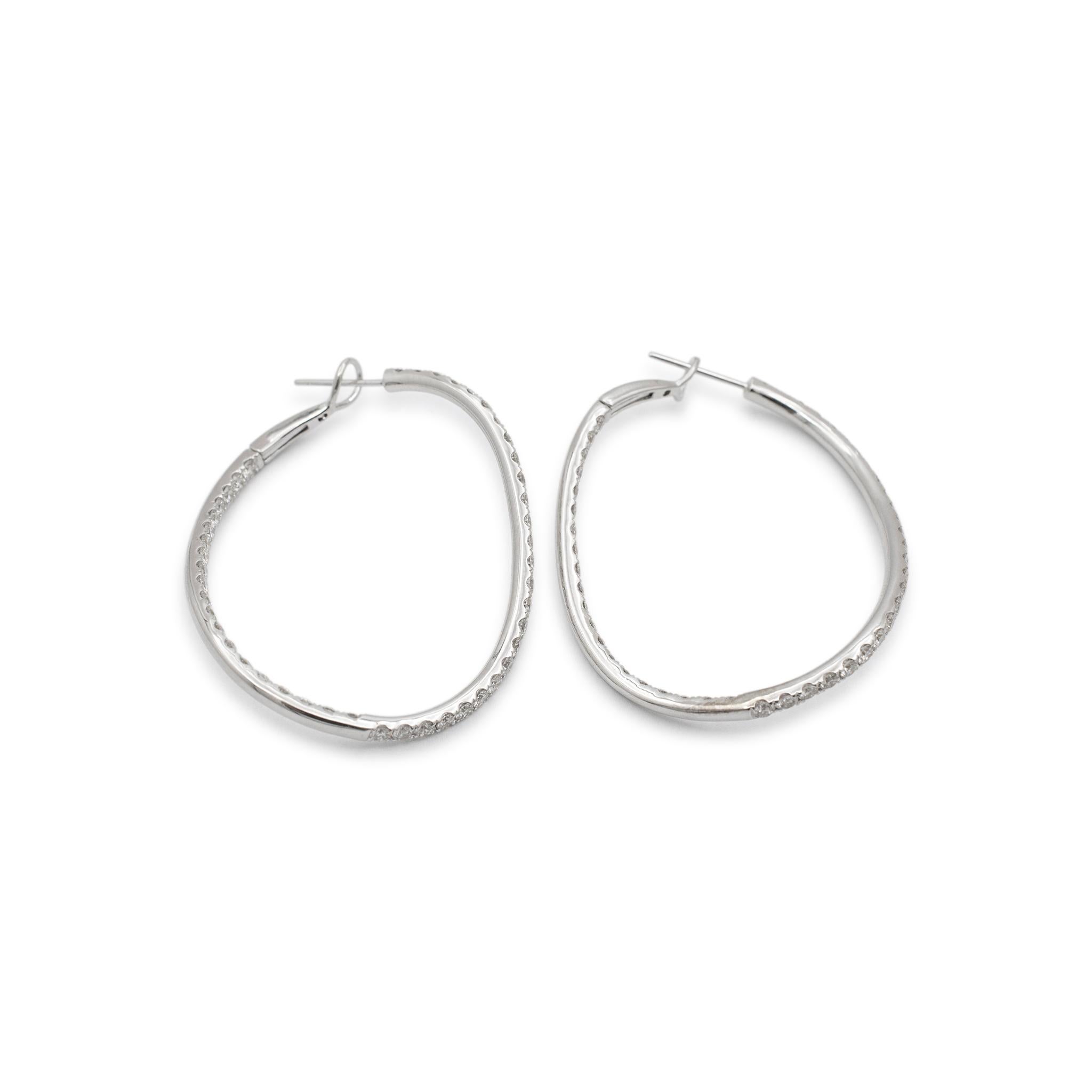 Ladies 18K White Gold Inside-out Diamond Waved Twisted Hoop Earrings In Excellent Condition For Sale In Houston, TX