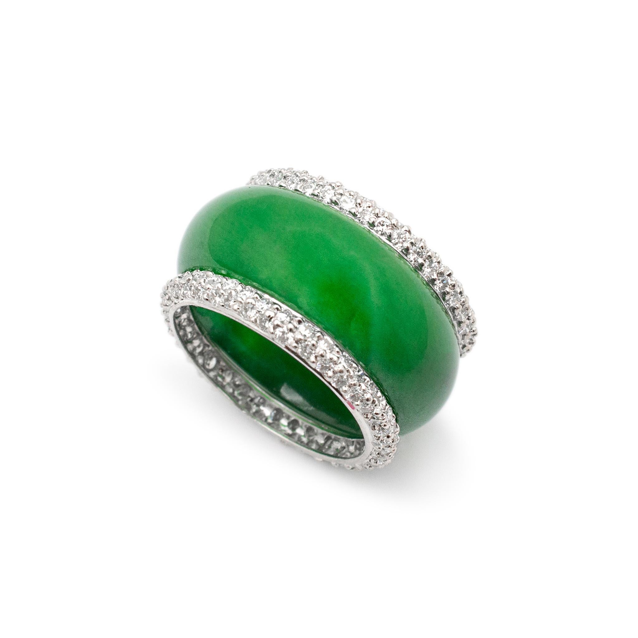 Geschlecht: Damen

Metall Typ: 18K Weißgold

Ringgröße: 7

Breite: 13,40 mm

Gewicht: 8,00 Gramm

Damen-Cocktailring aus 18 Karat Weißgold mit Diamanten und Jadeit mit passgenauem Schaft. Das Metall wurde getestet und es wurde festgestellt, dass es
