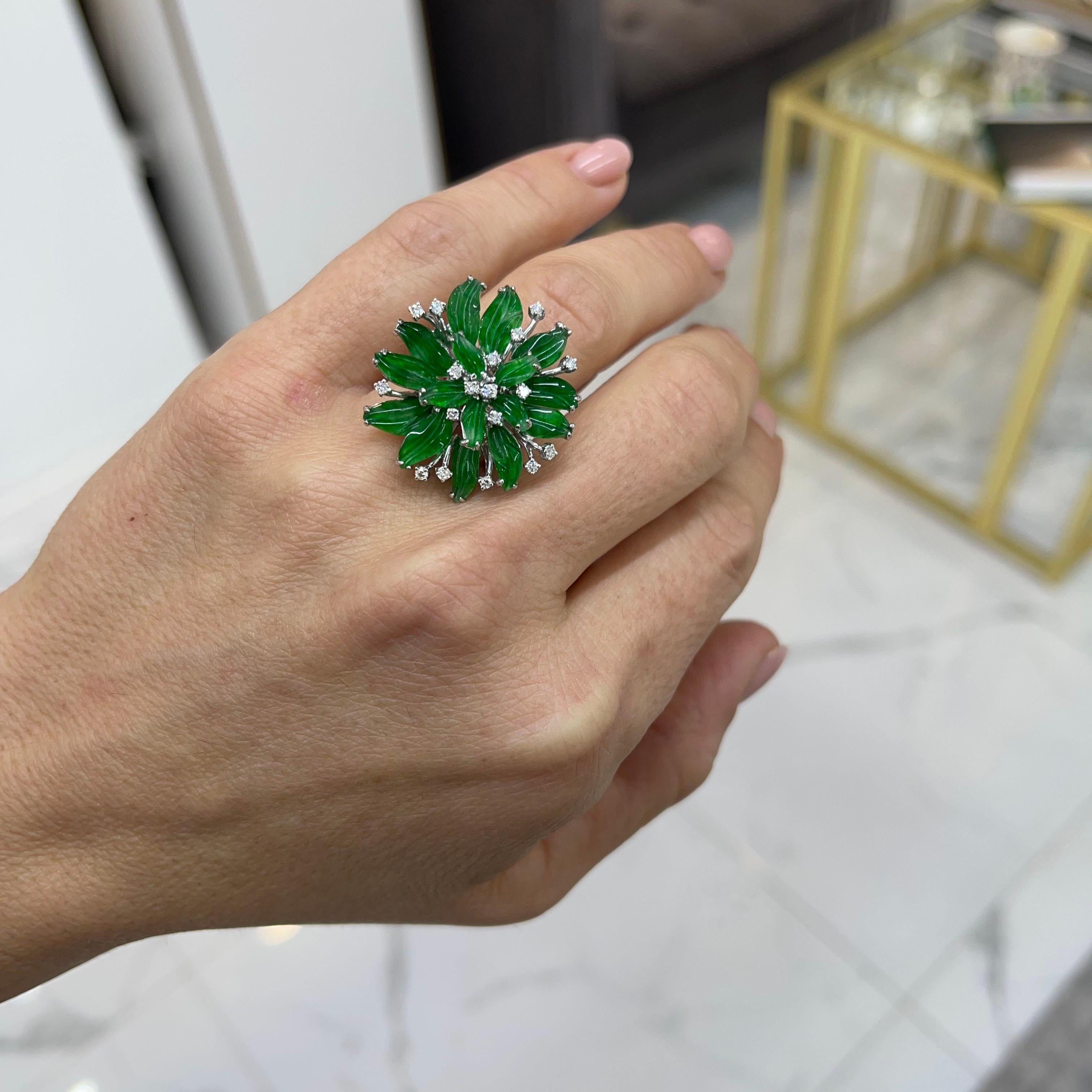 Ladies 18K White Gold Leaf Shaped Jade & Round Diamond Cocktail Ring/Pendant For Sale 2