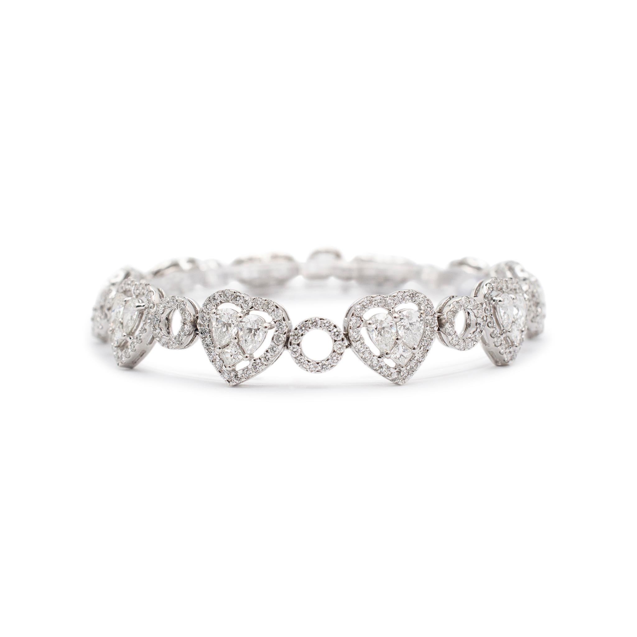 Ladies 18K White Gold Pear Princess Heart Cluster Diamond Link Tennis Bracelet In Excellent Condition In Houston, TX
