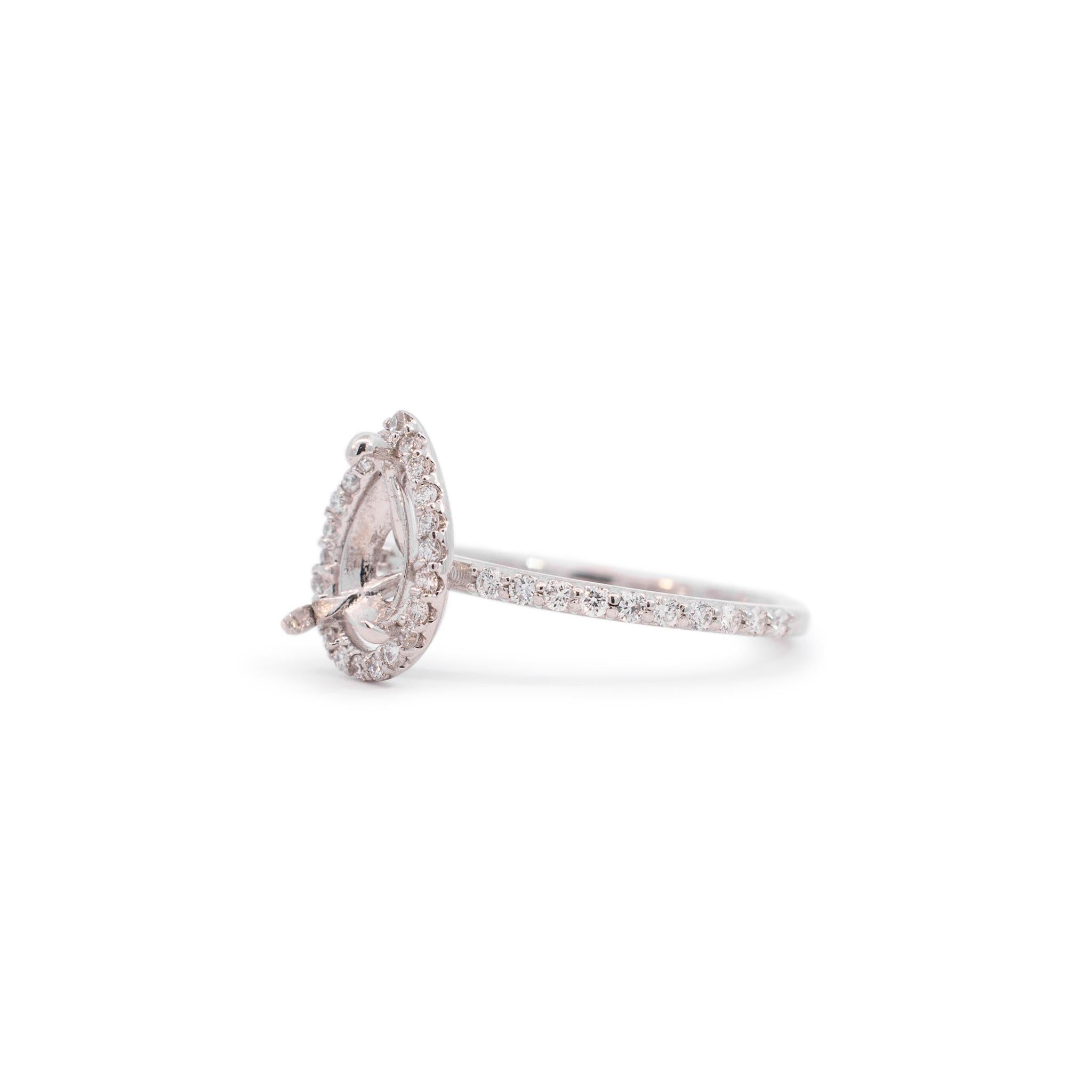 Damen-Verlobungsring aus 18 Karat Weißgold mit birnenförmigem Halo-Diamant in Halbfassung (Rundschliff)