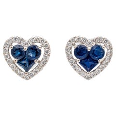 Clous d'oreilles pour femmes en or blanc 18 carats, saphir, halo de diamants en forme de cœur