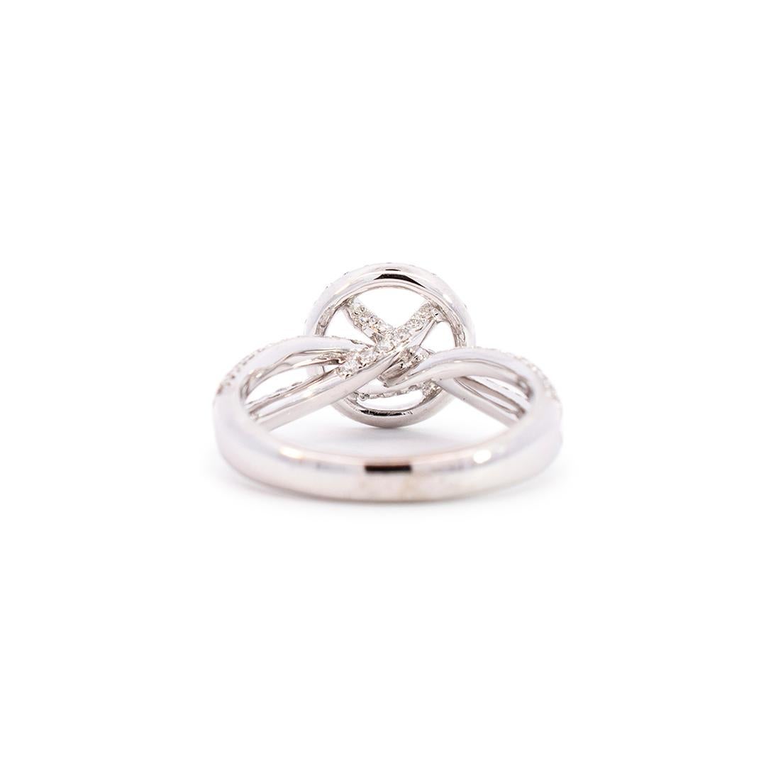 Bague de fiançailles pour dames en or blanc 18K avec halo de diamants en demi-monture en vente 2