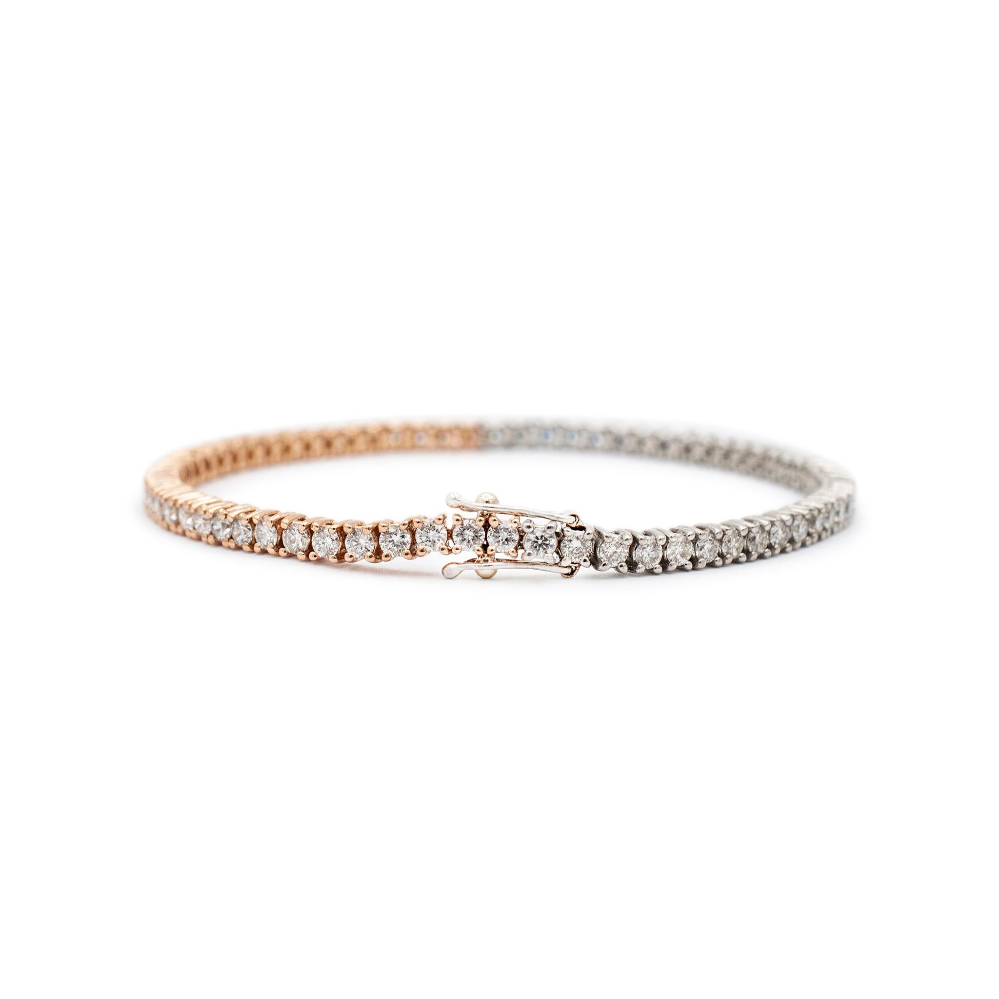 Geschlecht: Damen

Metall Typ: 18K Weiß & Rose Gold

Länge: 6.00 Zoll

Breite: 2,75 mm

Gewicht: 7,77 Gramm
Damen-Tennisarmband aus 18 Karat Weißgold und 18 Karat Roségold mit Diamanten. Die Metalle wurden geprüft und als 18 Karat Weißgold und 18