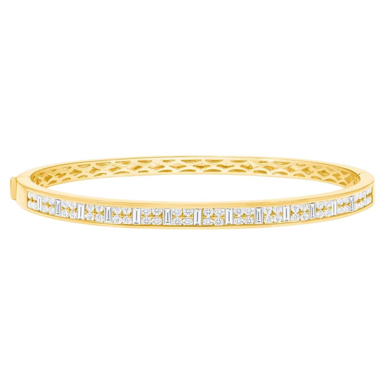 Ladies 18k Yellow Gold 2.69 Carat Diamond Bangle Bracelet For Sale