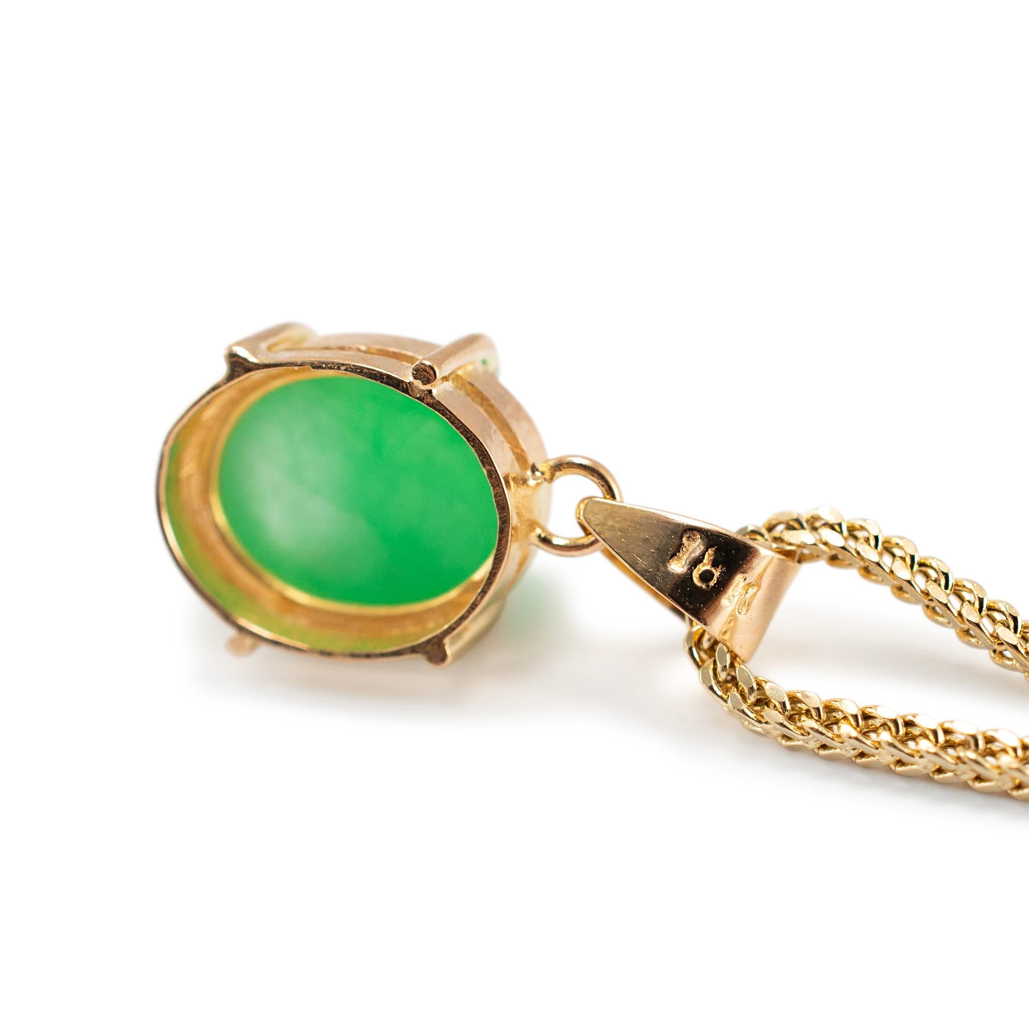 Donna Ladies 18K Yellow Gold Cabochon Oval Emerald Solitaire Pendant Necklace in vendita