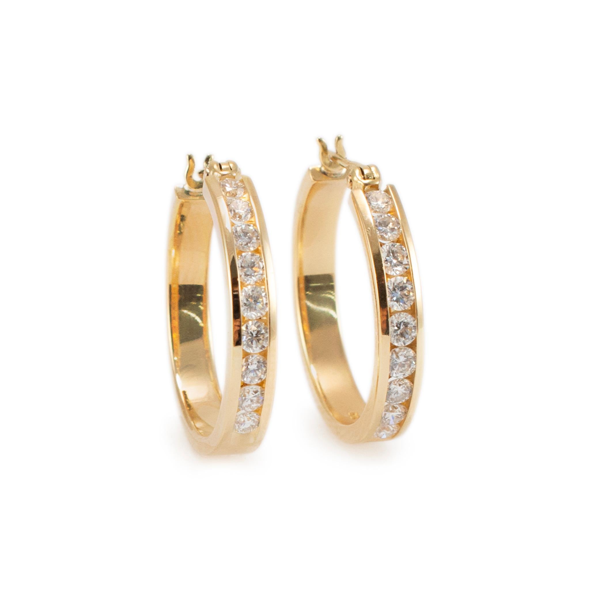 Gender: Ladies 

Metal Type: 18K Yellow Gold

Diameter: 21.85 mm

Weight: 7.90 grams

One pair of ladies 18K yellow gold diamond hoop earrings with 