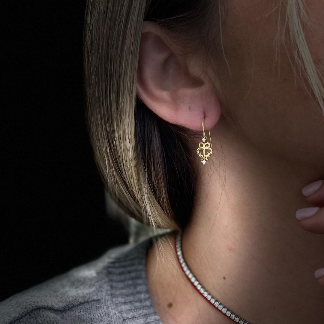 Ladies 18K Yellow Gold Diamond Dangle Earrings For Sale 3