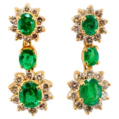 Pendientes de gota de diamante con halo de esmeralda de oro amarillo de 18 quilates para mujer
